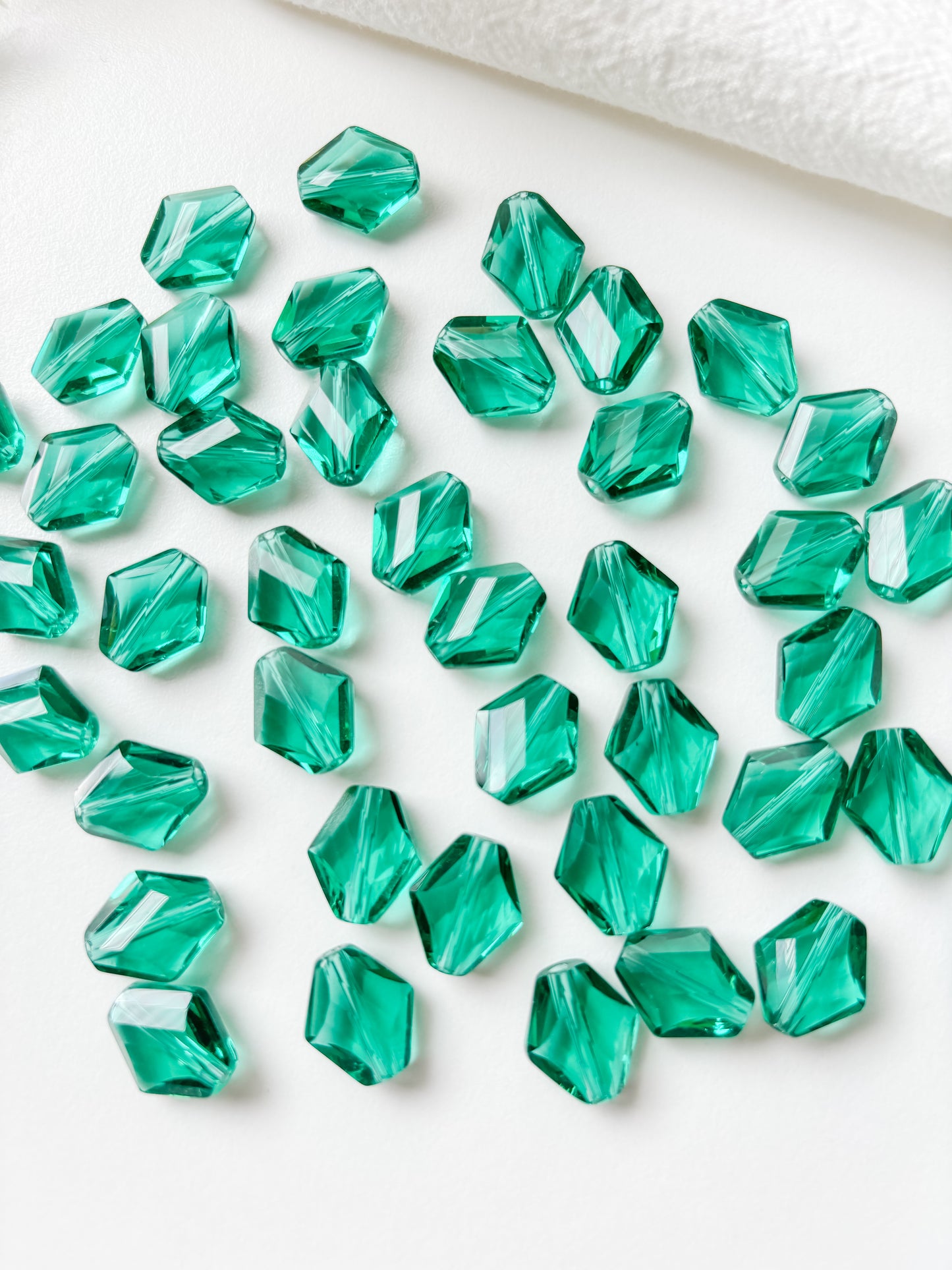 Glass bead 14x12x6mm, dark green, 6pcs