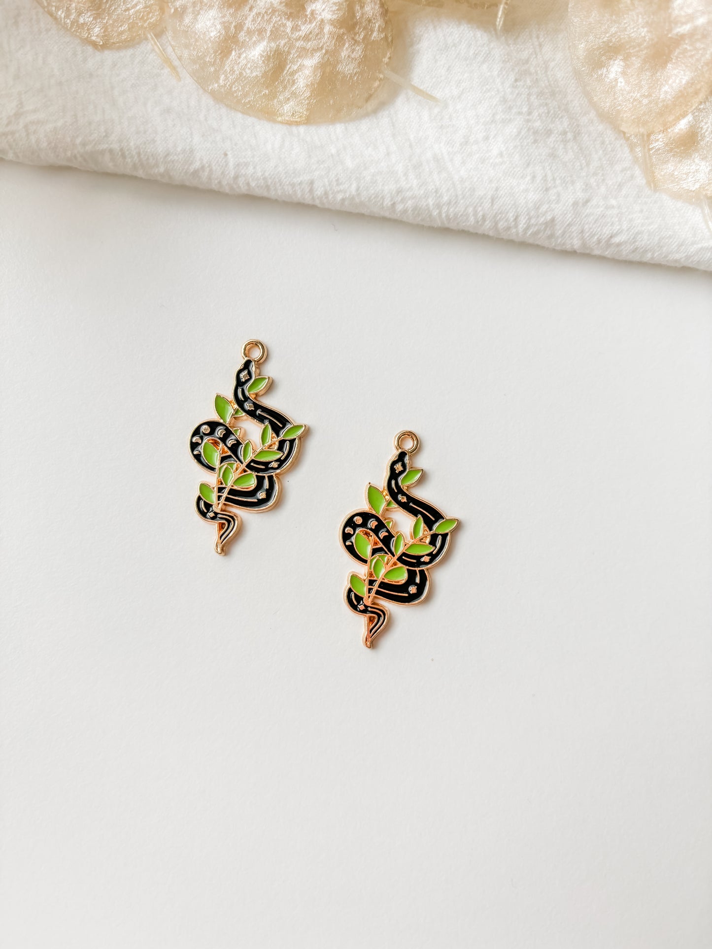 Pendant snake 34x18x1.5mm, 1pc