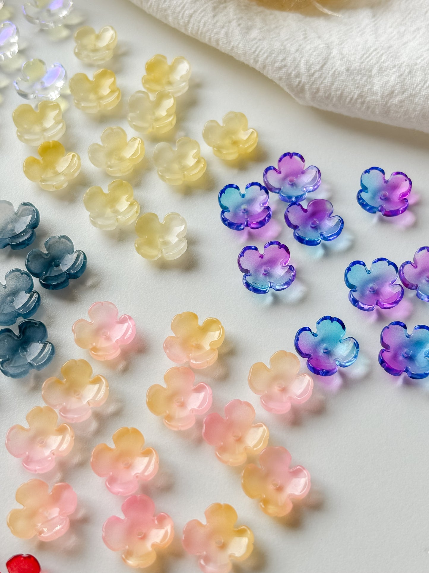 Bead flower 12x12x4.5mm, 10pcs