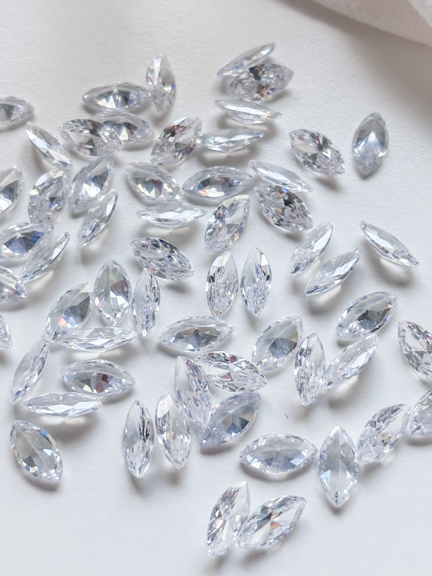 Zirkonia kapussi 12x6x3mm, 6kpl