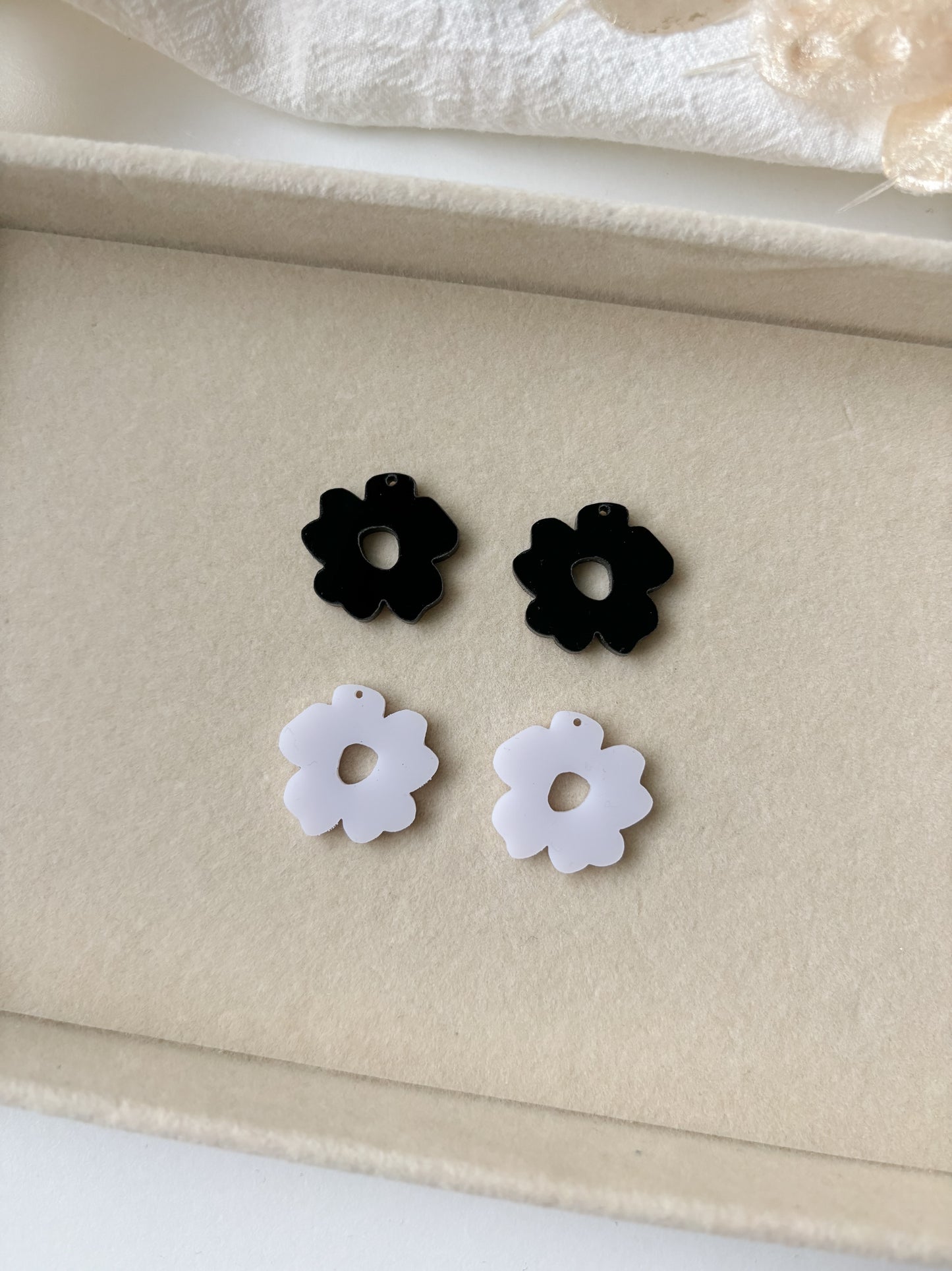 Pendant flower 20mm, 6pcs