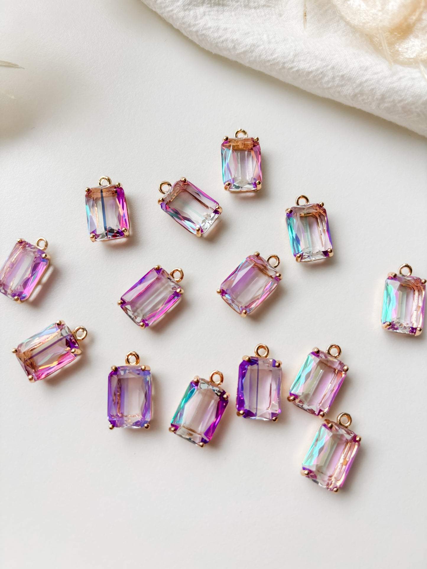 Glass pendant rectangle 17.5x10x6.5mm, 1pc