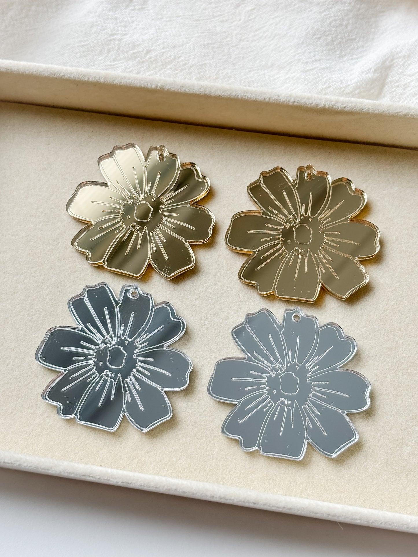 Pendant flower, 1 pair