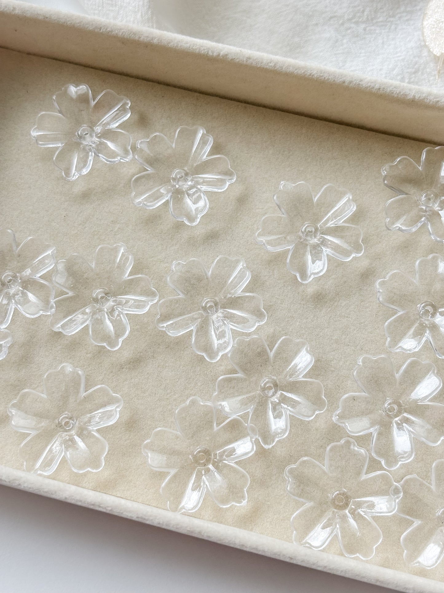 Pearl flower 29x6mm, transparent, 6pcs
