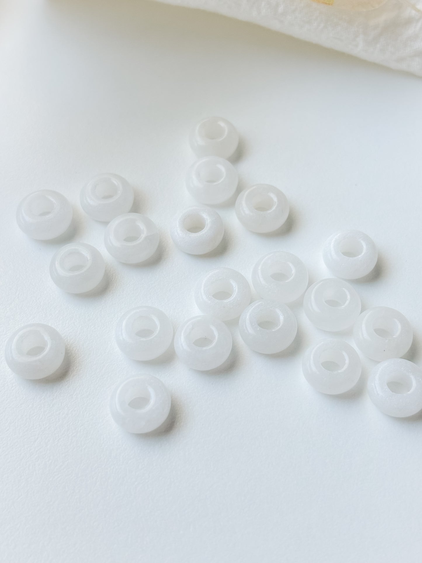 Pearl Jadeite 10x4.5mm, 1pc
