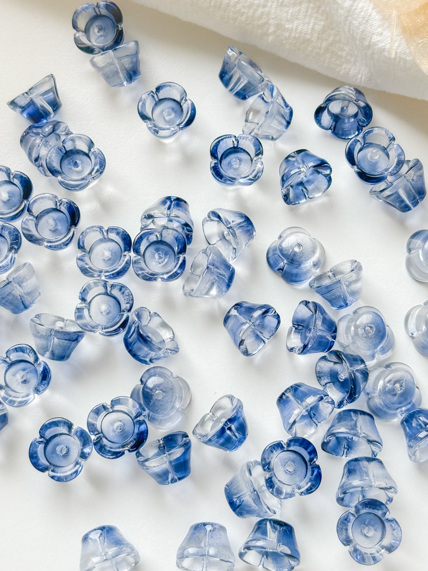 Glass bead flower 11.5x11.5x7mm, 10pcs