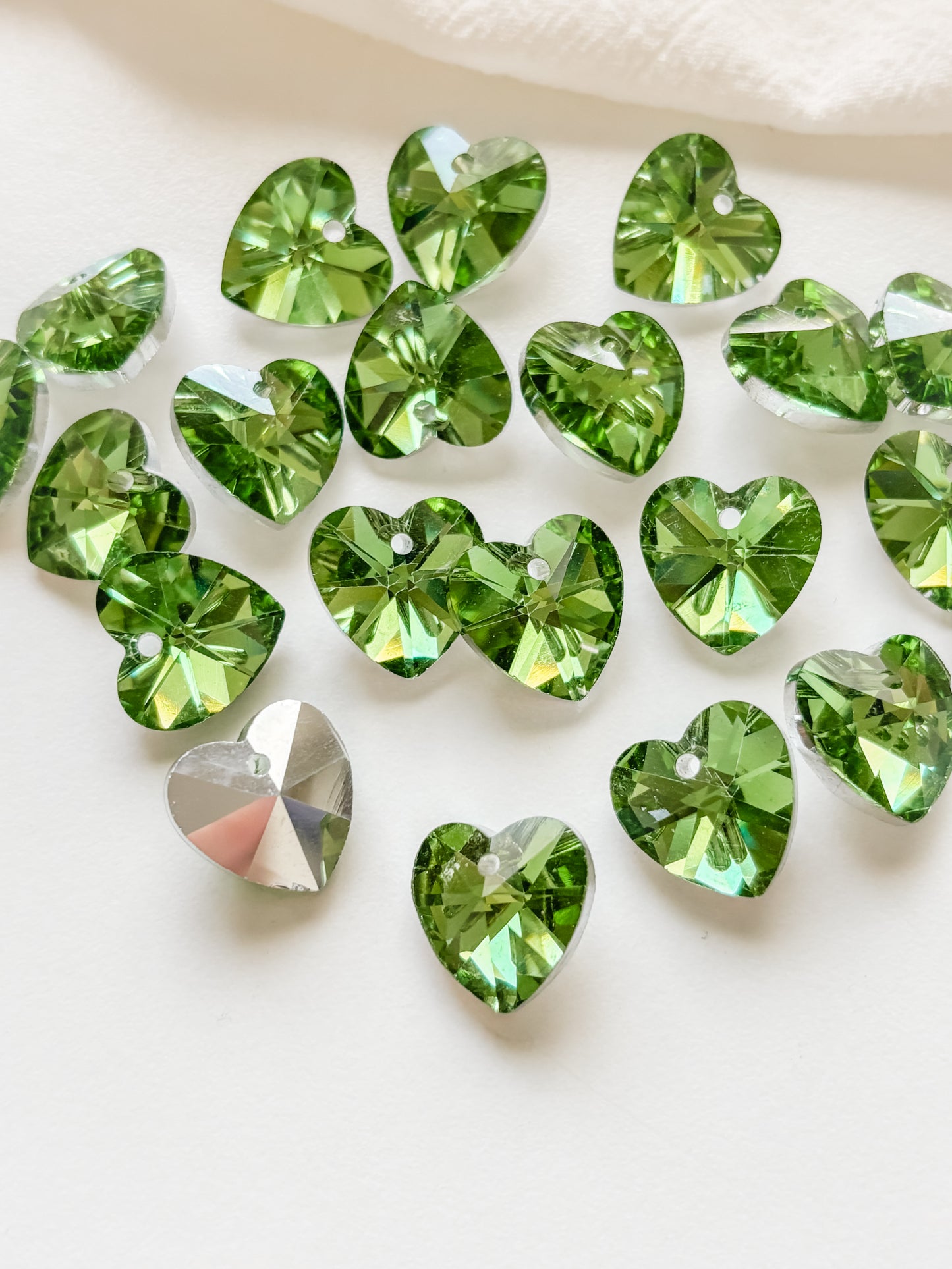 Glass pendant heart 14x8mm, 6pcs