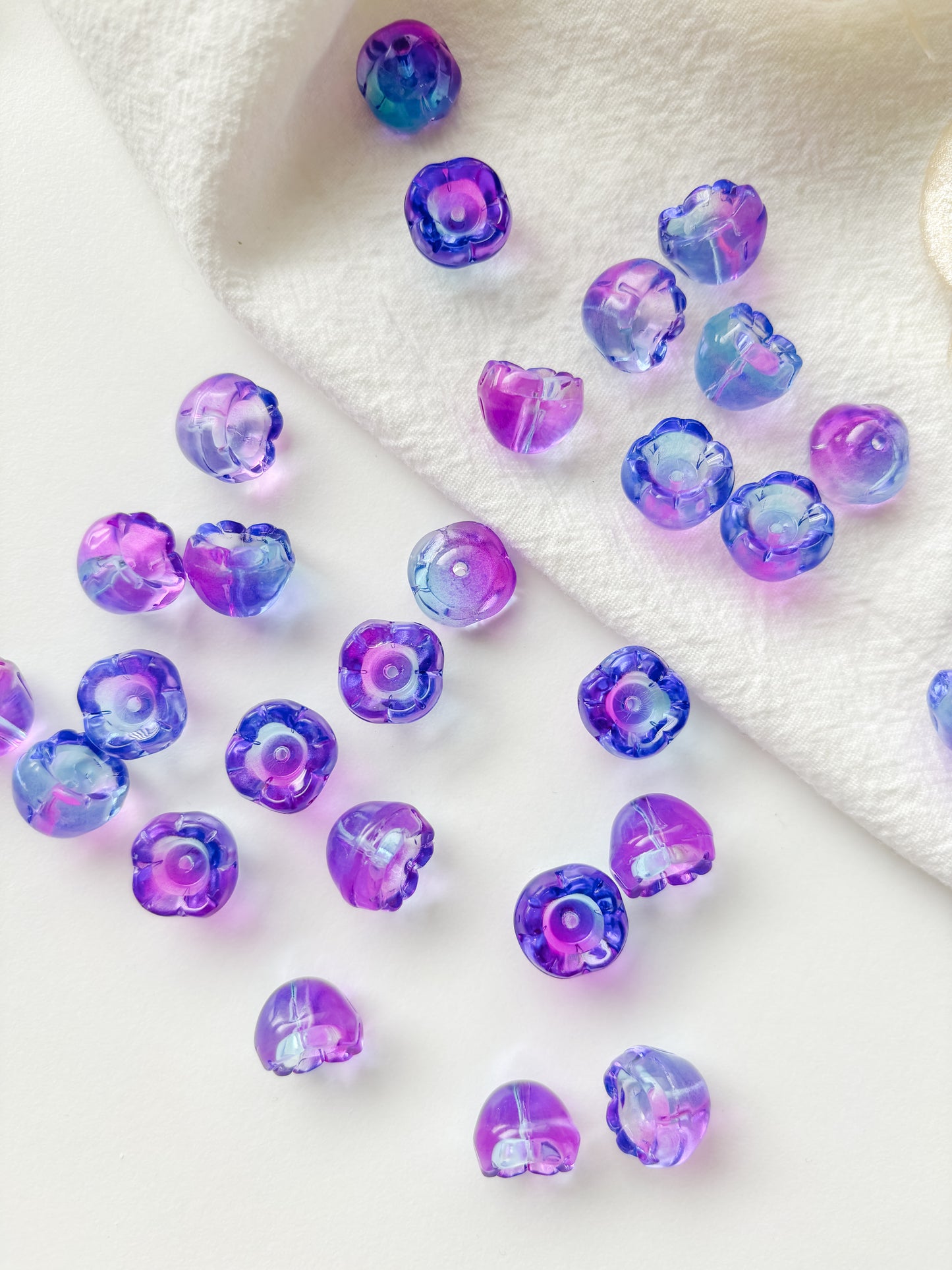 Glass bead flower 9x13x13mm, 6pcs