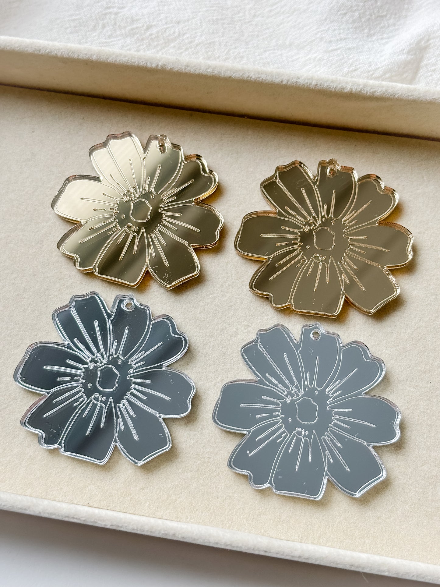 Pendant flower, 1 pair
