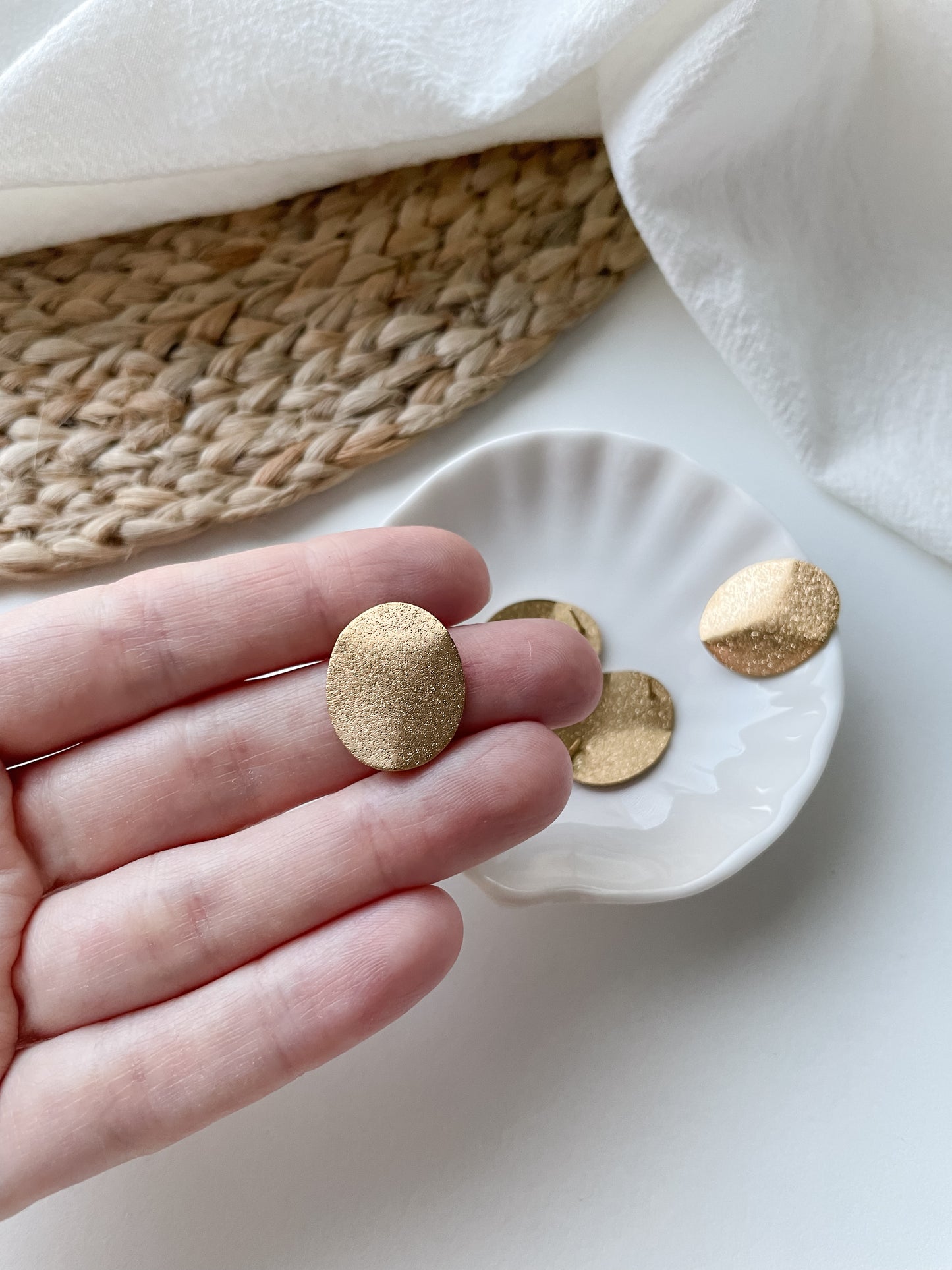 Earring stud textured with loop RST304 gold plated, 20x16mm, 1pair