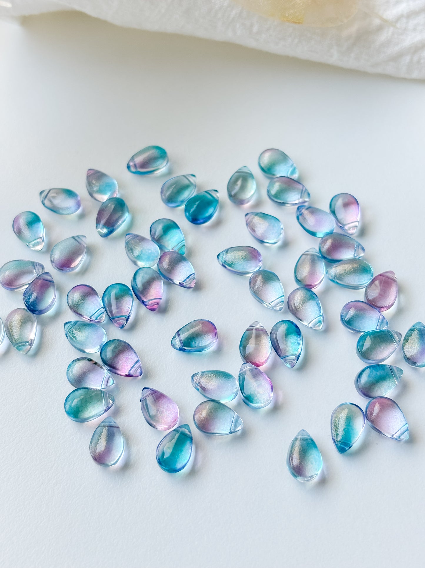 Glass pendant 9x6x6mm, 10pcs