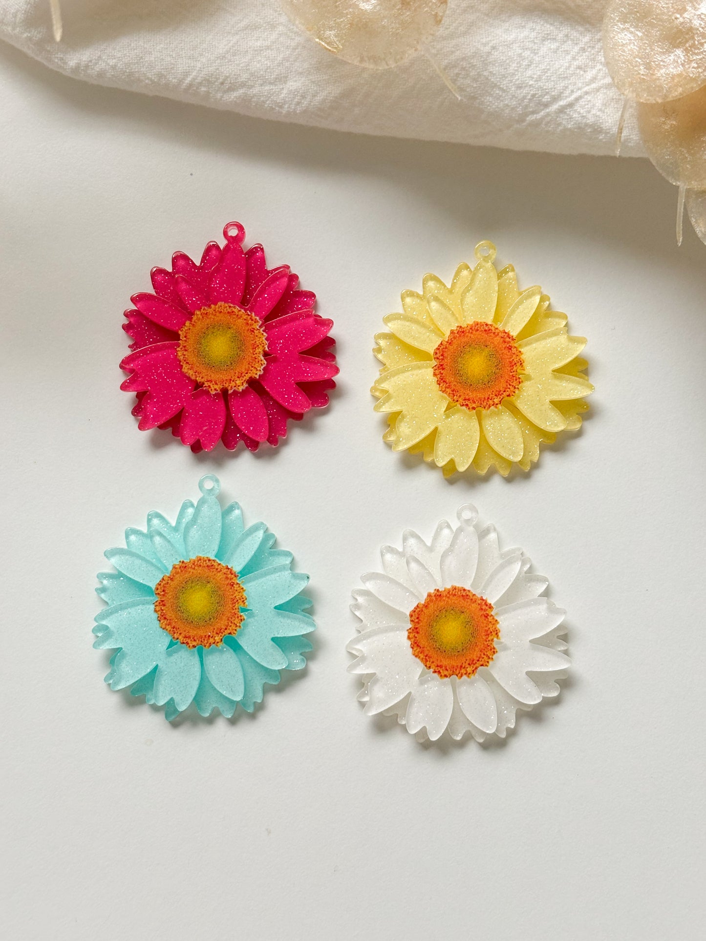 Pendant flower 42x40x4mm, 1pc