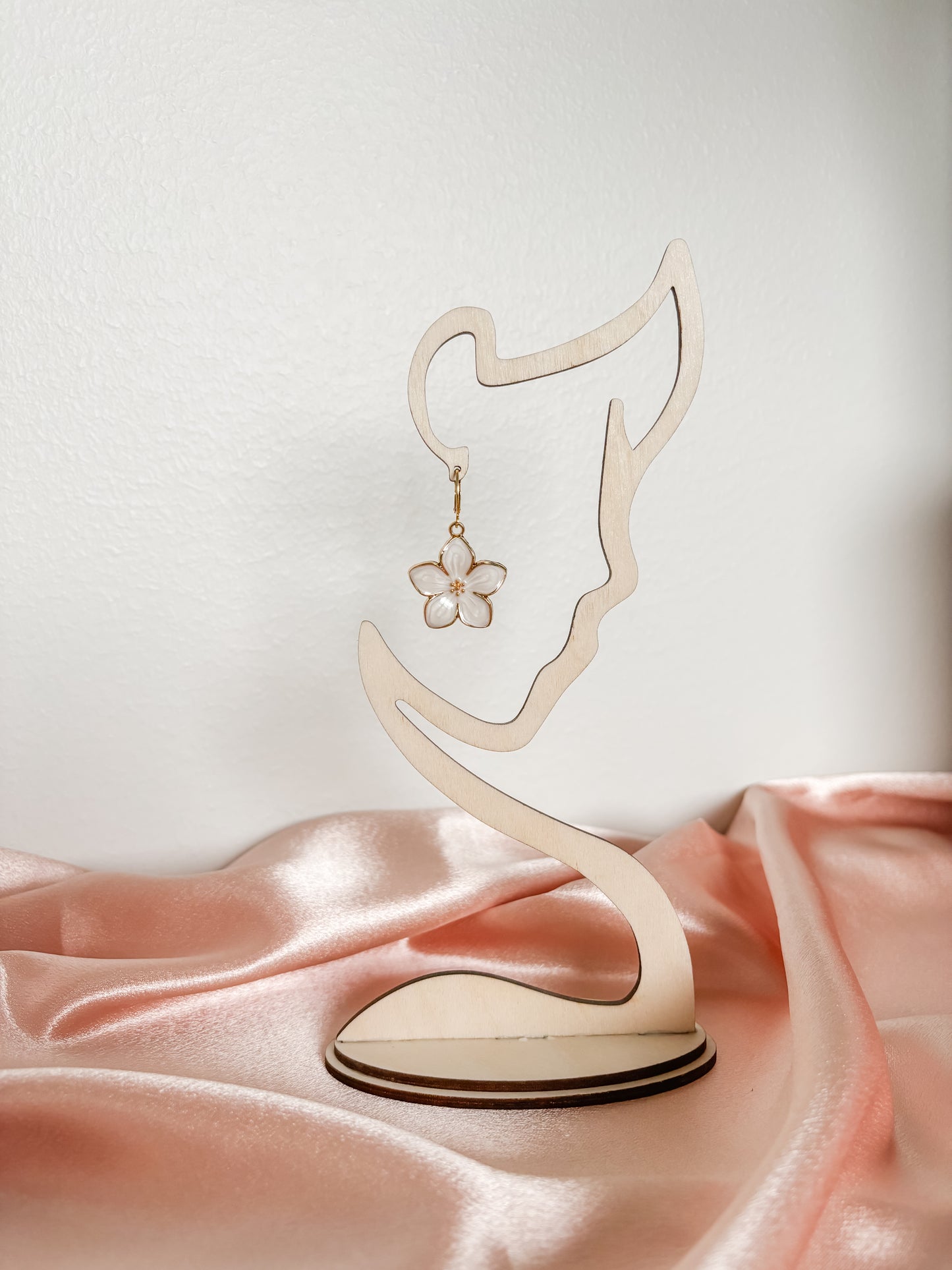 Bildskärmsstativ för örhängen