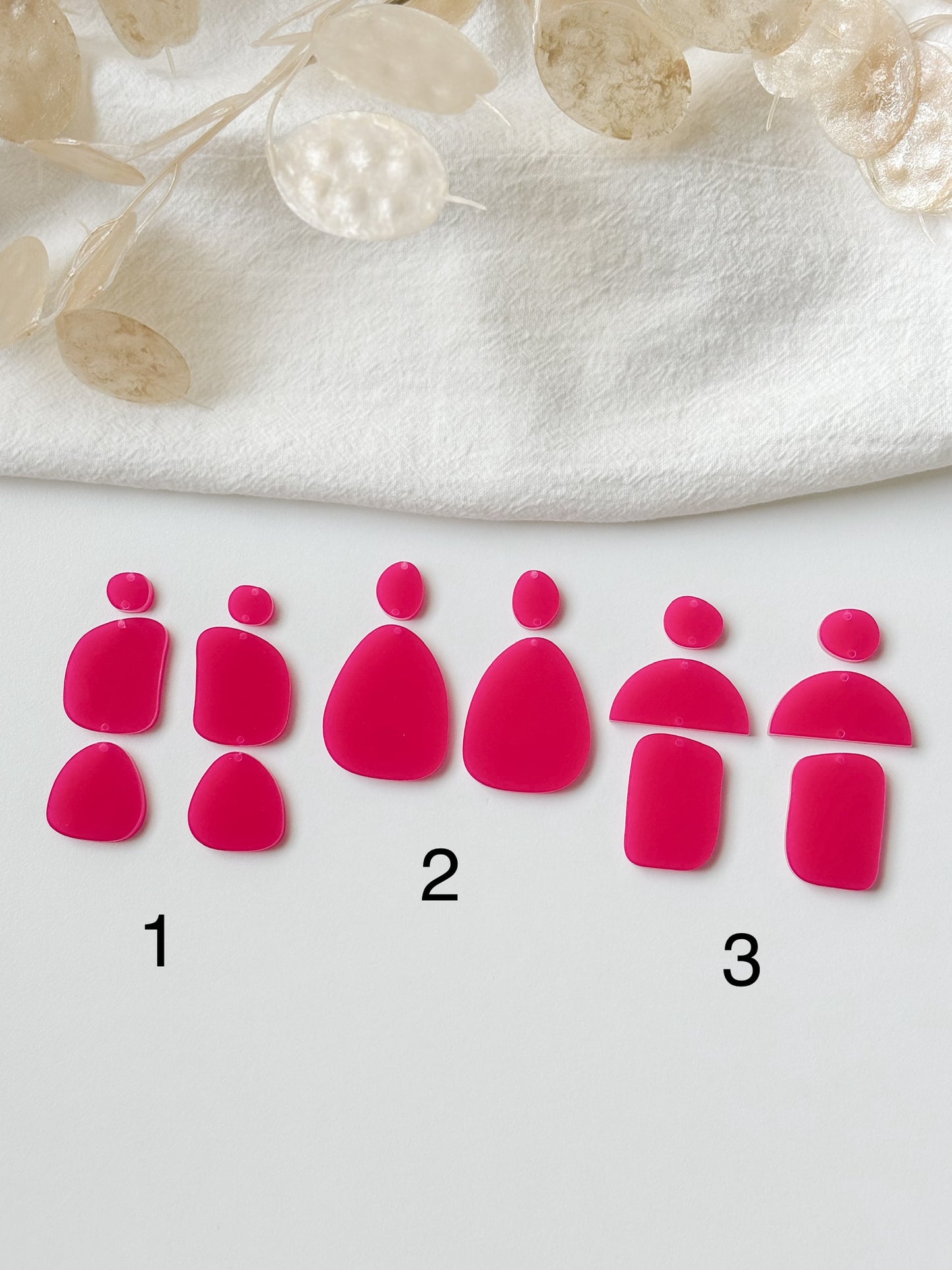 Pendant set, fuchsia, 1 pair