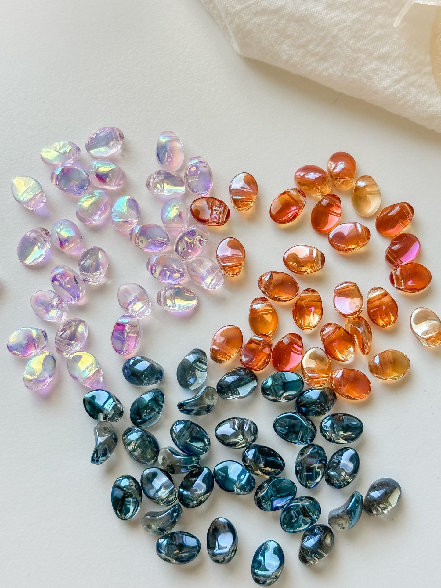 Glass pendant 8.5x6x4.5mm, 20pcs