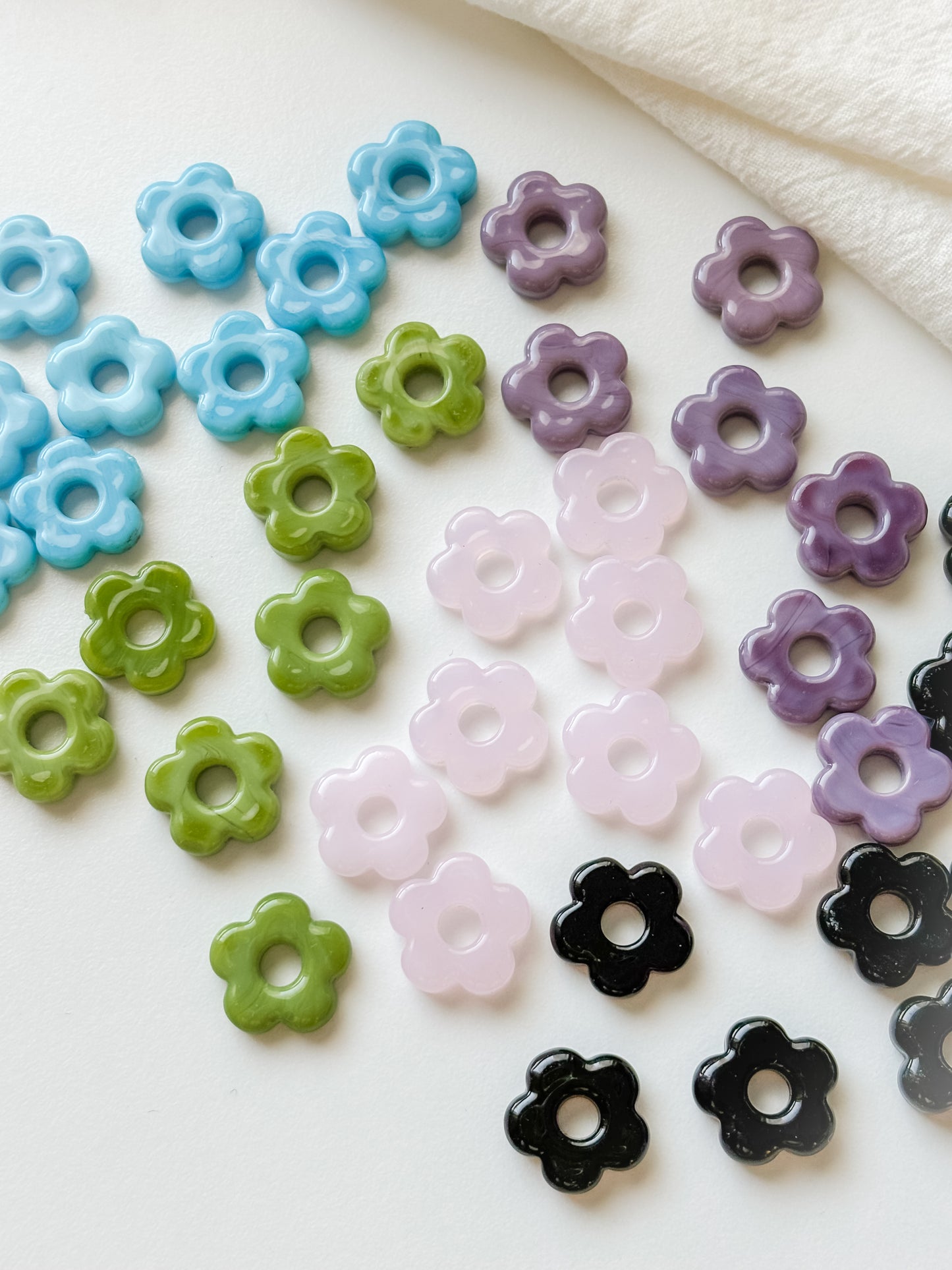 Glass bead flower 15~16x4~6mm, 1pc