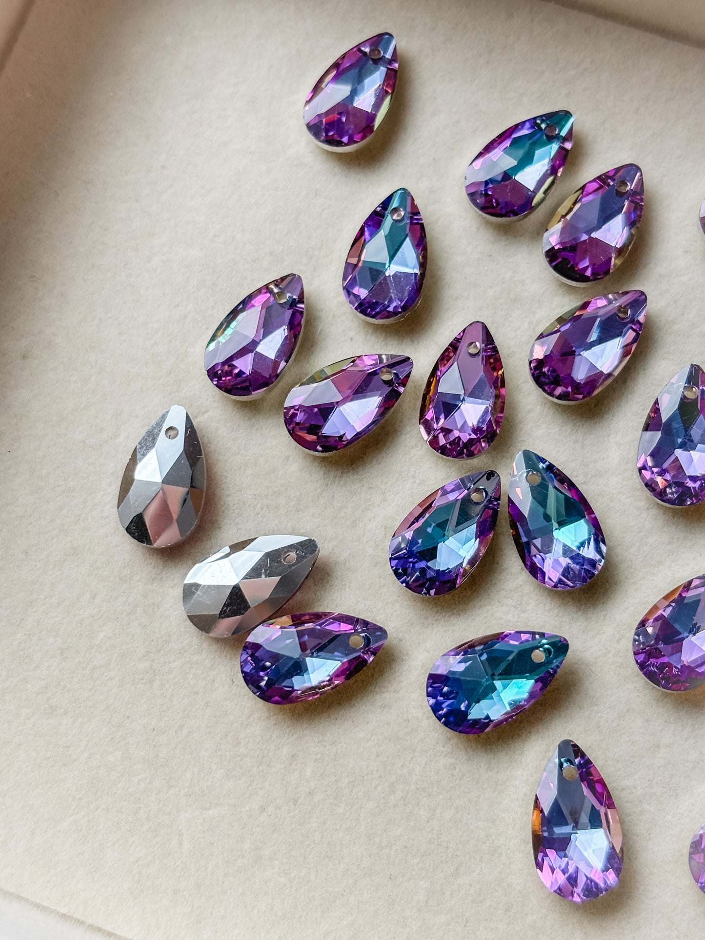 Glass pendant drop 16x9x5mm, 6 pcs