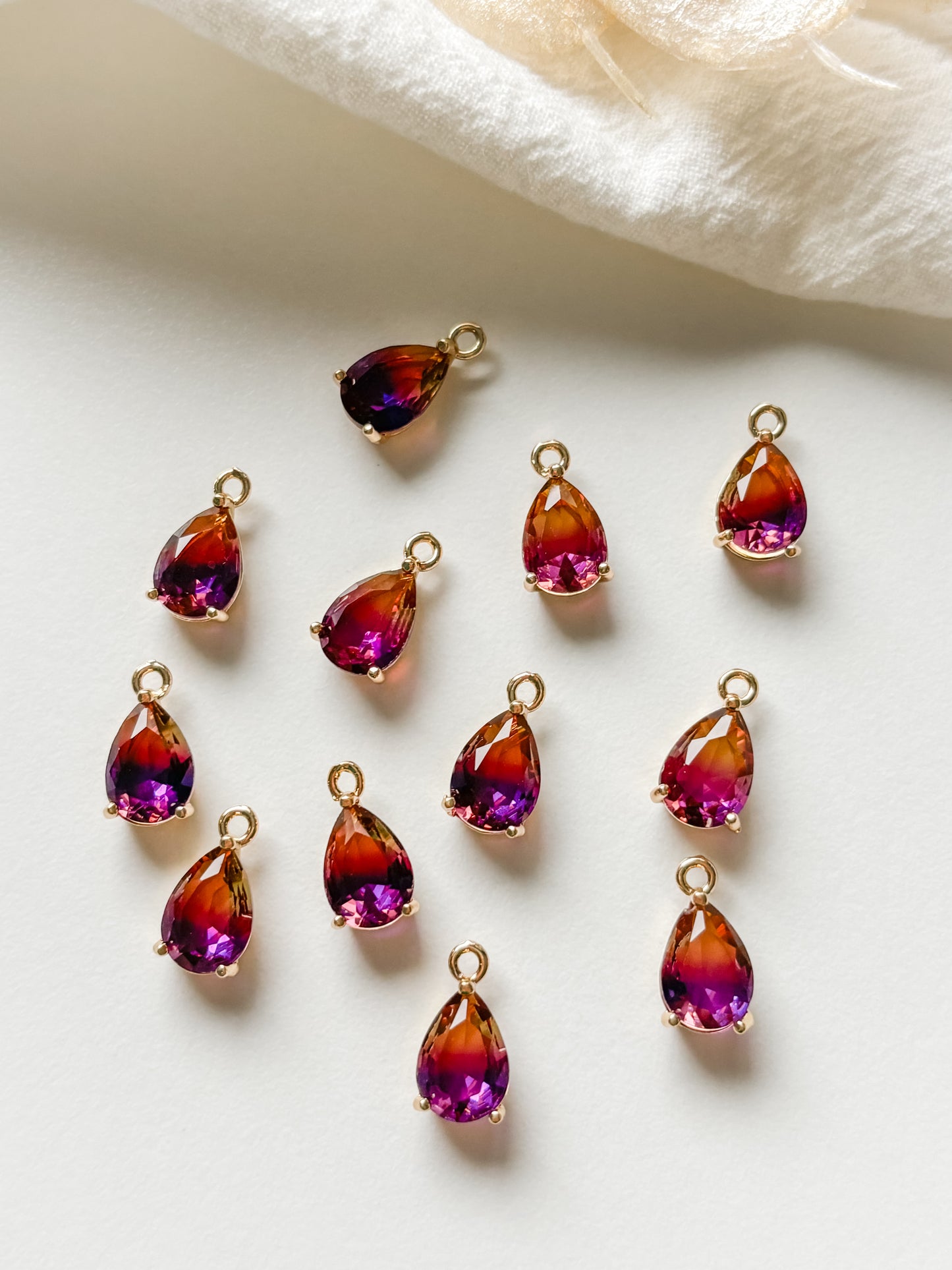 Glass pendant drop 13x7x5mm, 2 pcs