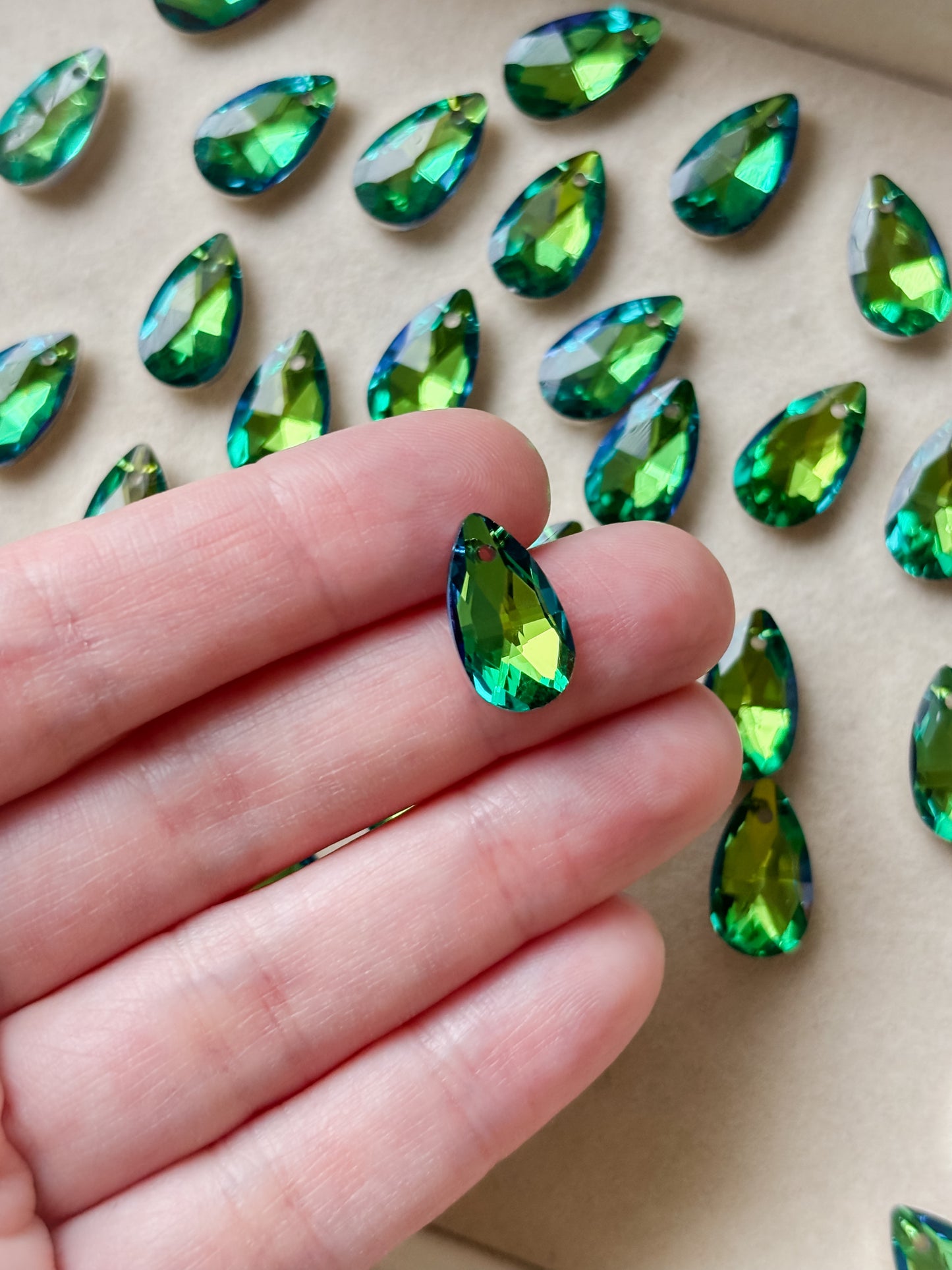 Glass pendant drop 16x9x5mm, 6 pcs