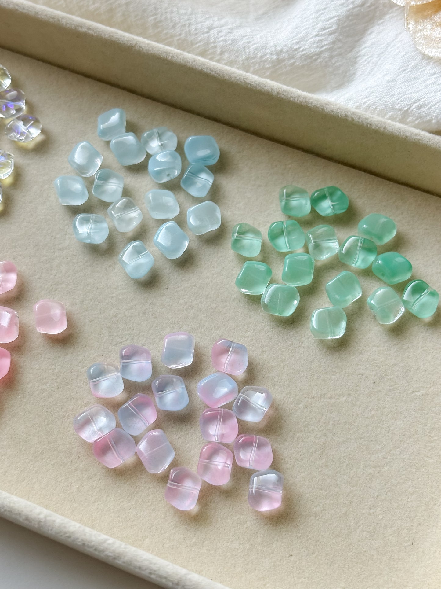 Glass bead 8x9.5x5mm, 10pcs