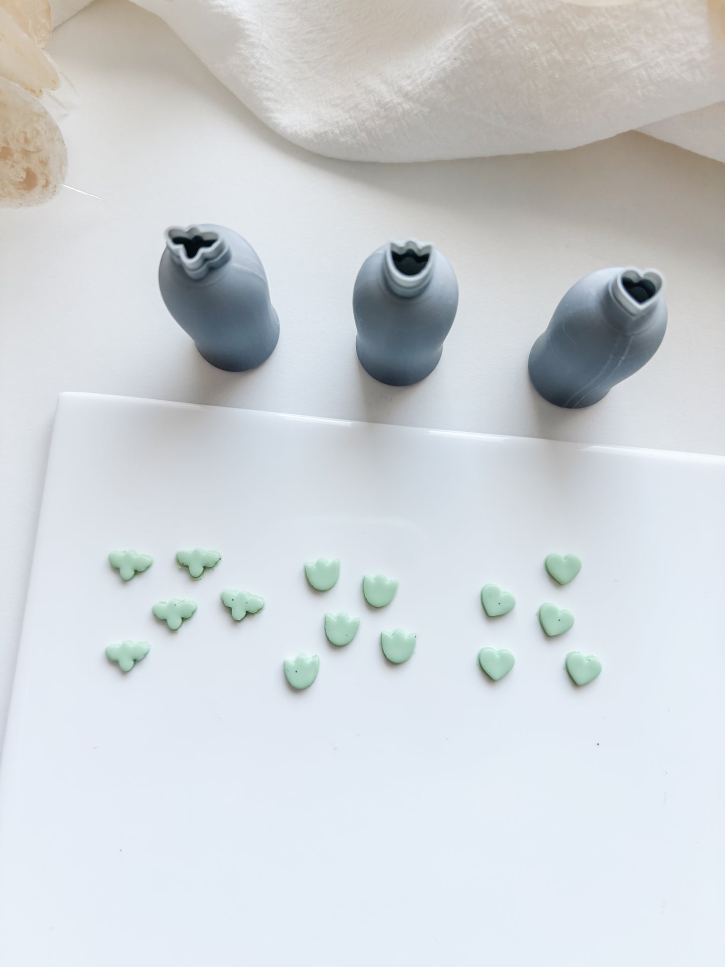 Mold bee tulip heart m532