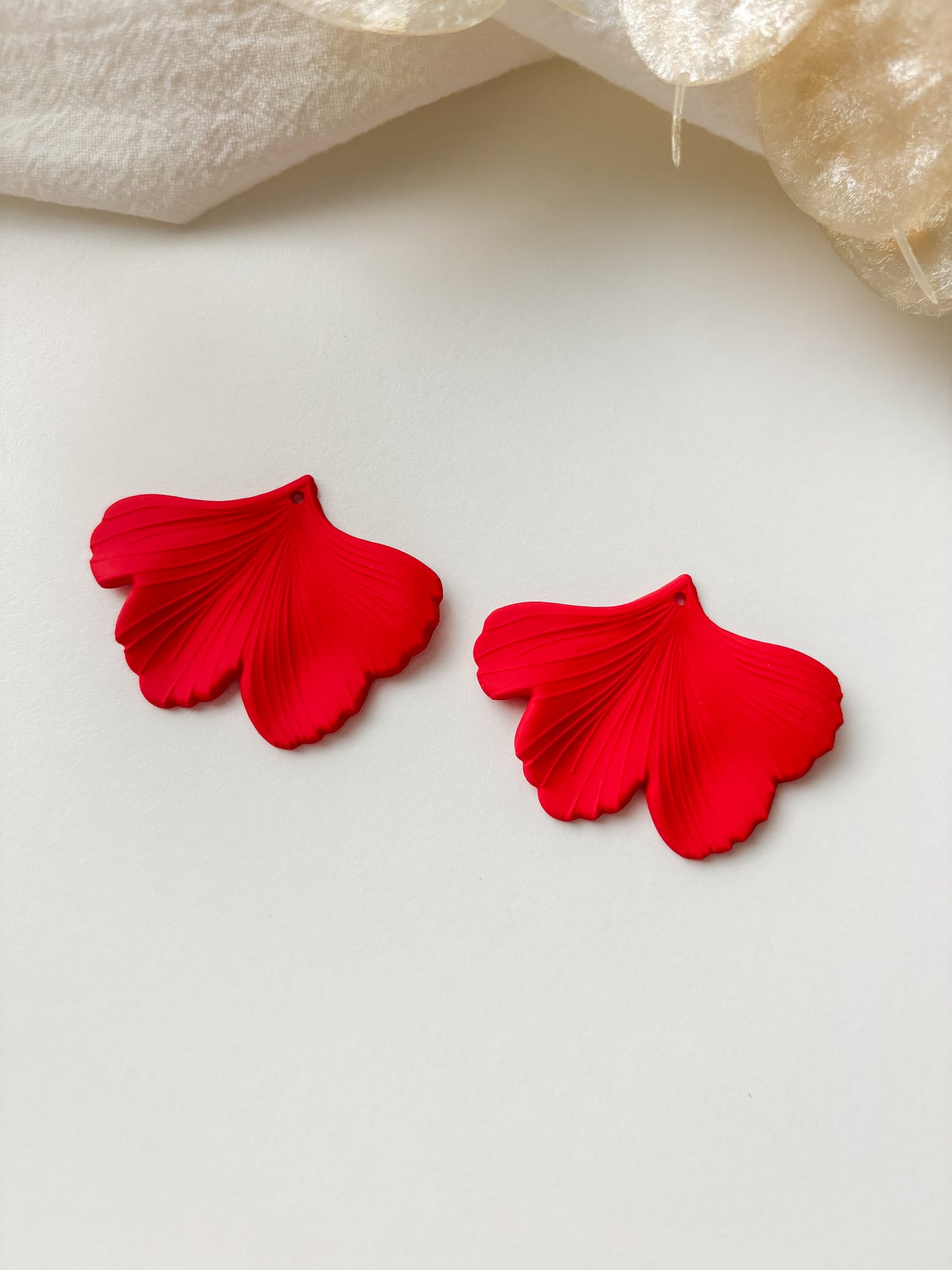 Pendant ginkgo red 33x45x2mm, 1pc