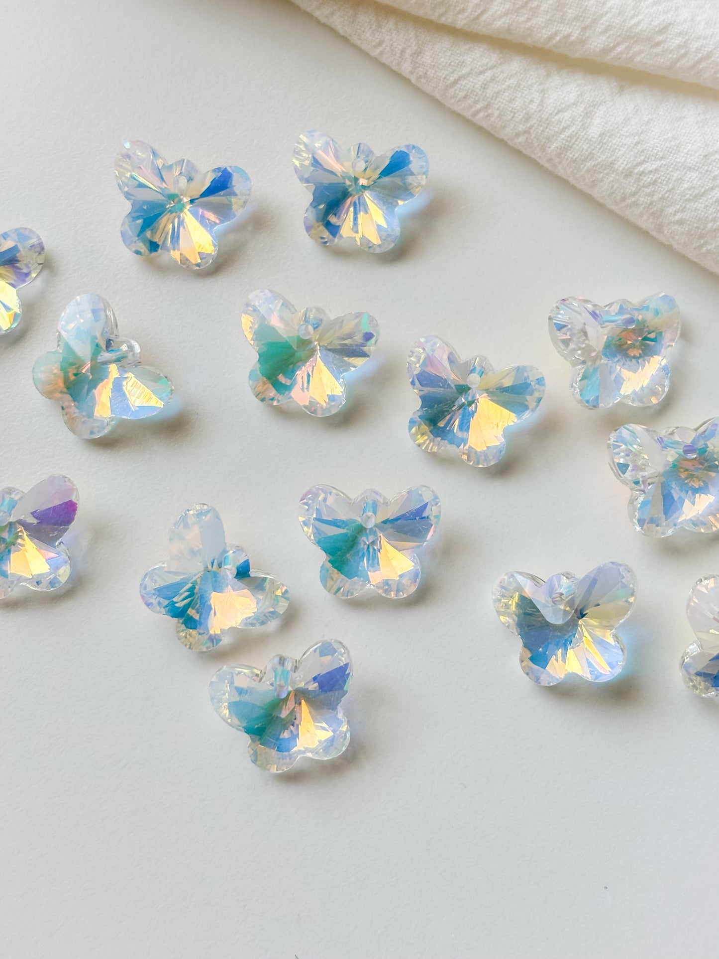 Glass pendant butterfly 14x17.5x9mm, 1pc