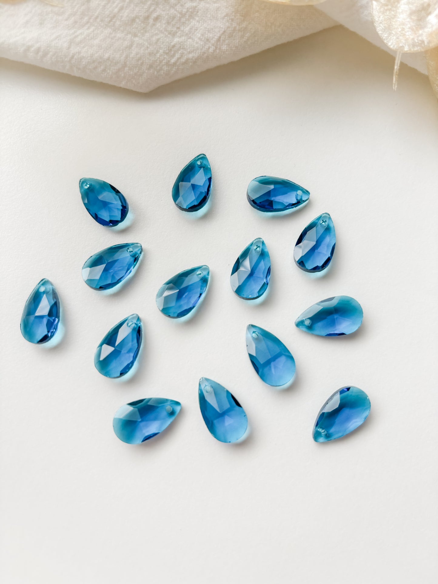 Glass pendant blue drop 15x9.5x5.5mm, 6pcs