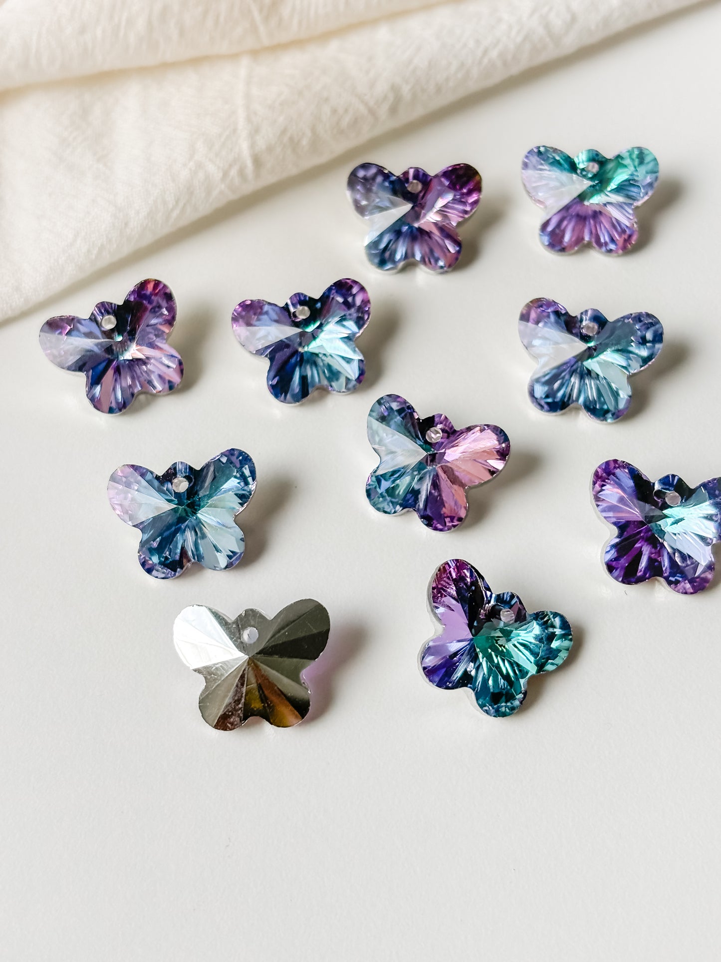 Glass pendant butterfly 14x17.5x9mm, 1pc