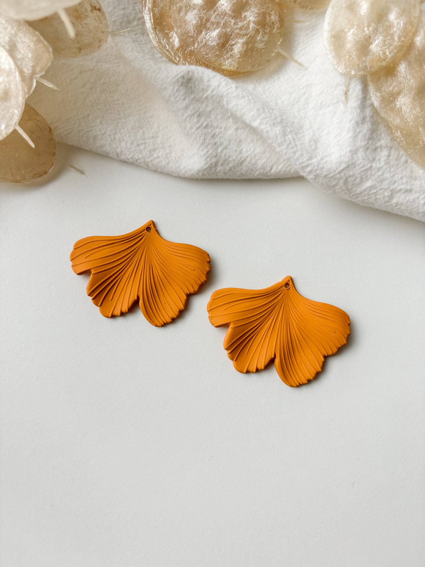 Pendant ginkgo 33x45x2mm, 1pc