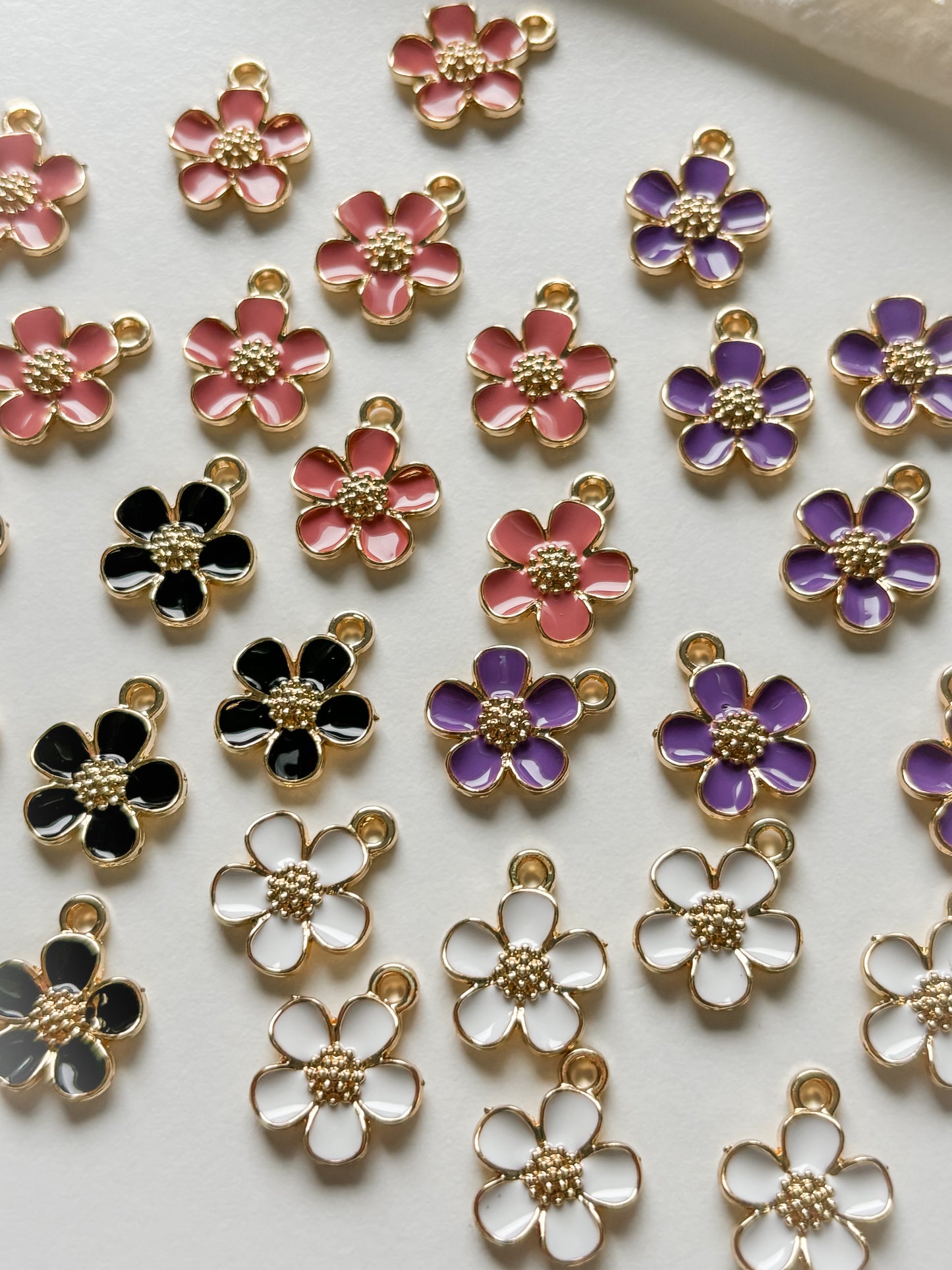 Pendant flower 16x13x3mm, 6pcs