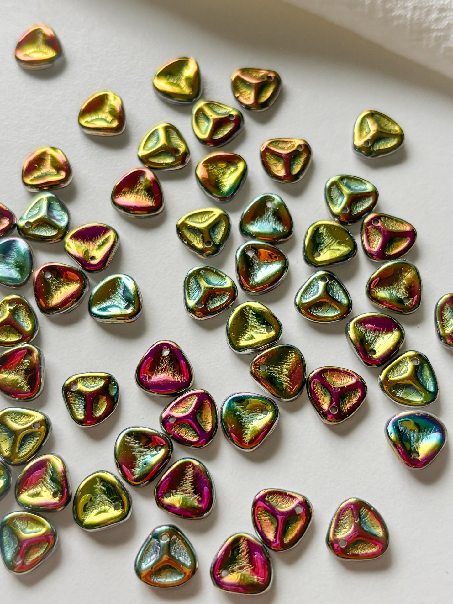 Glass pendant leaf 8x7mm, Czech, 10pcs