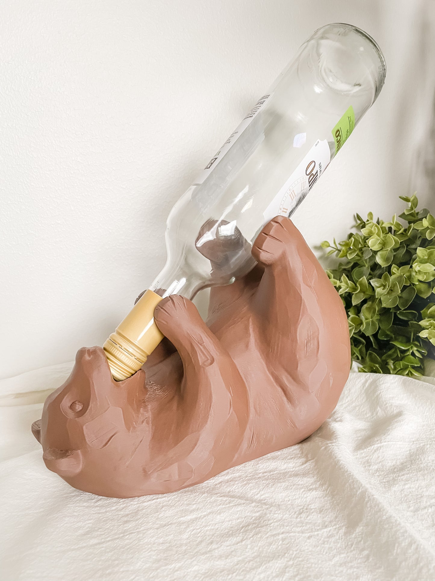 Viinipulloteline Karhu