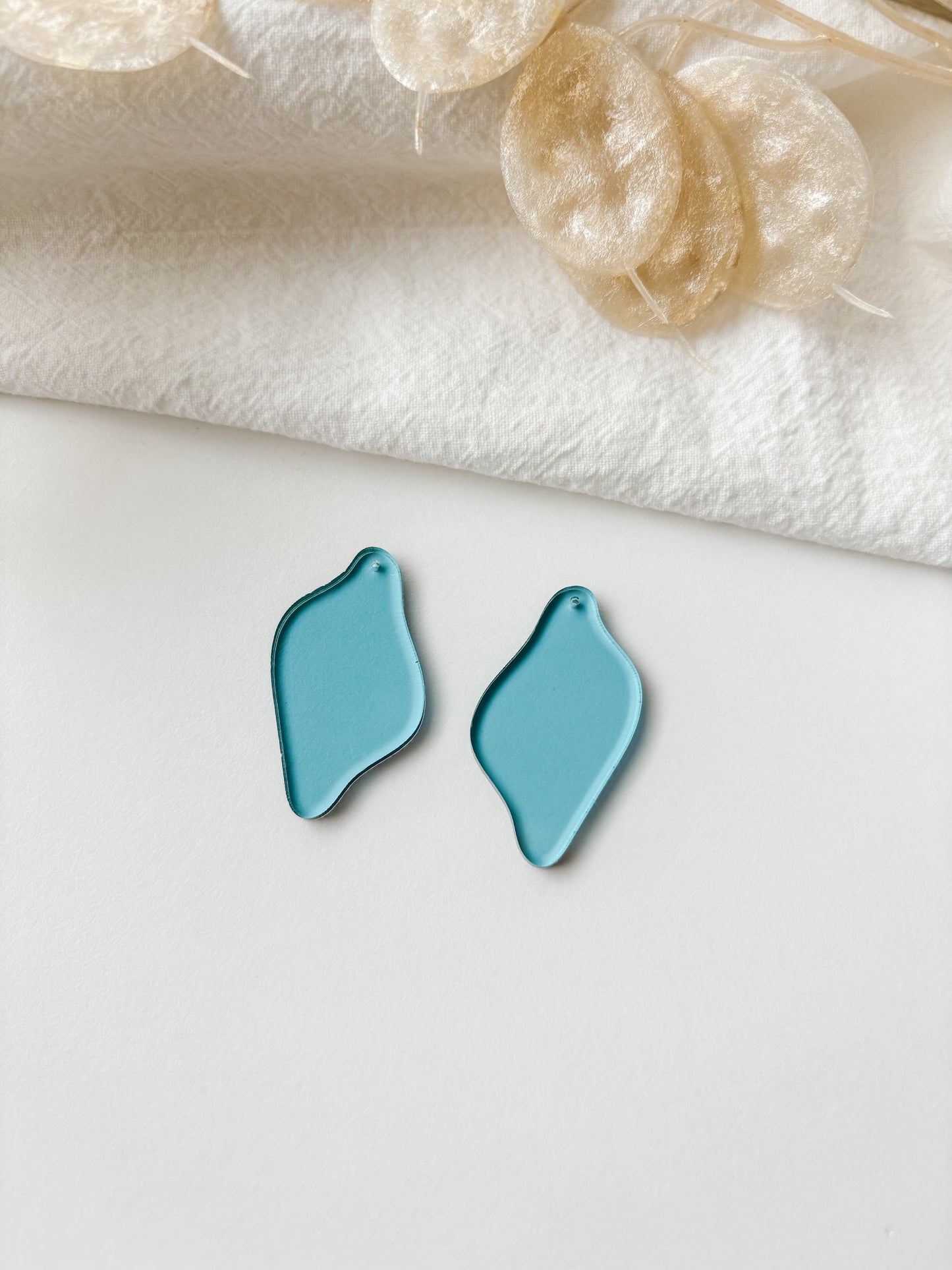 Pendant blue transparent 40mm