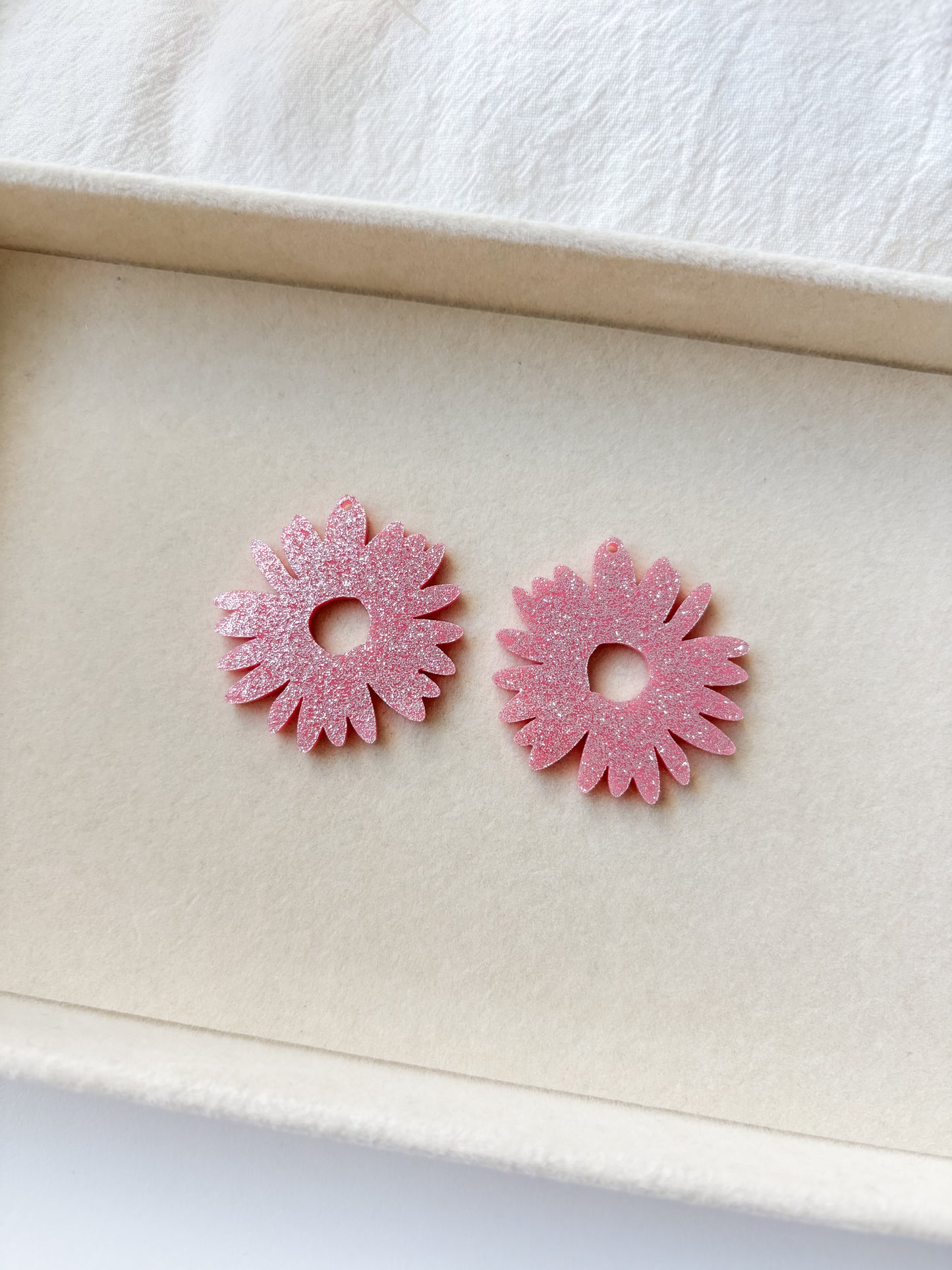 Pendant flower 40mm, 1 pair