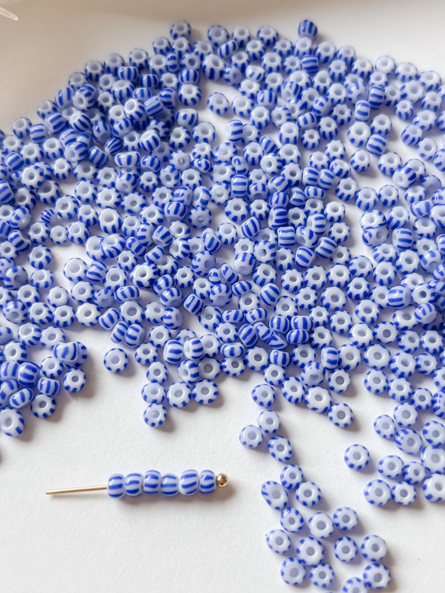 Lasihelmi 3~3.5x2~3mm, 100kpl