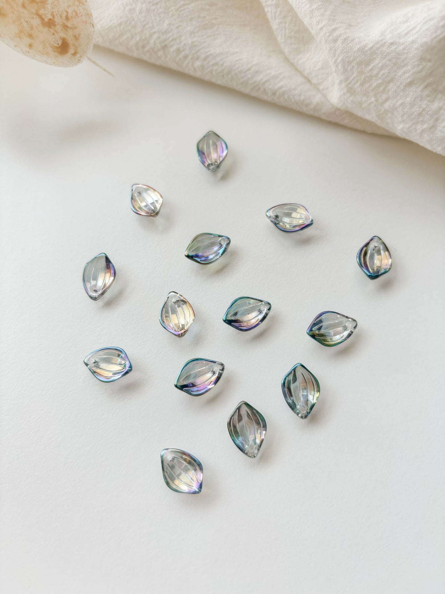Glass pendant 13.5x9x4mm, 6pcs
