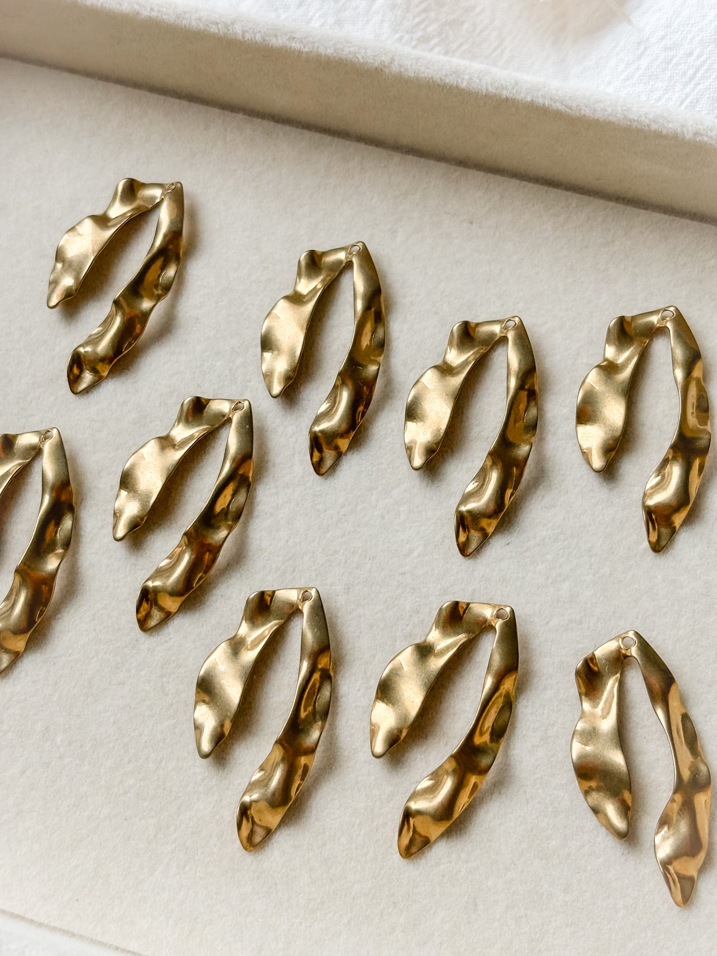 Pendant arc 34x18x2mm, 1pc