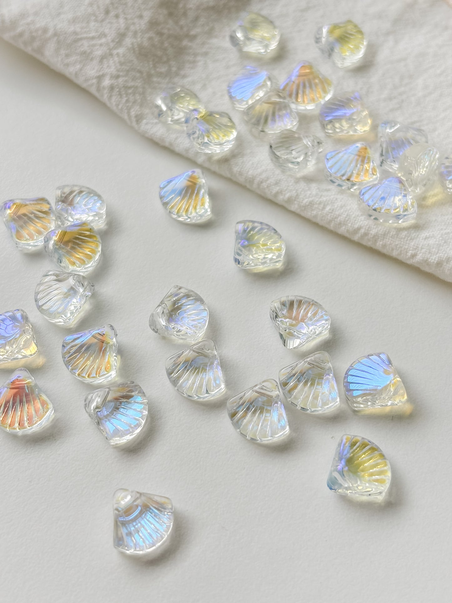 Glass bead seashell 10x10.5x6mm, 6pcs