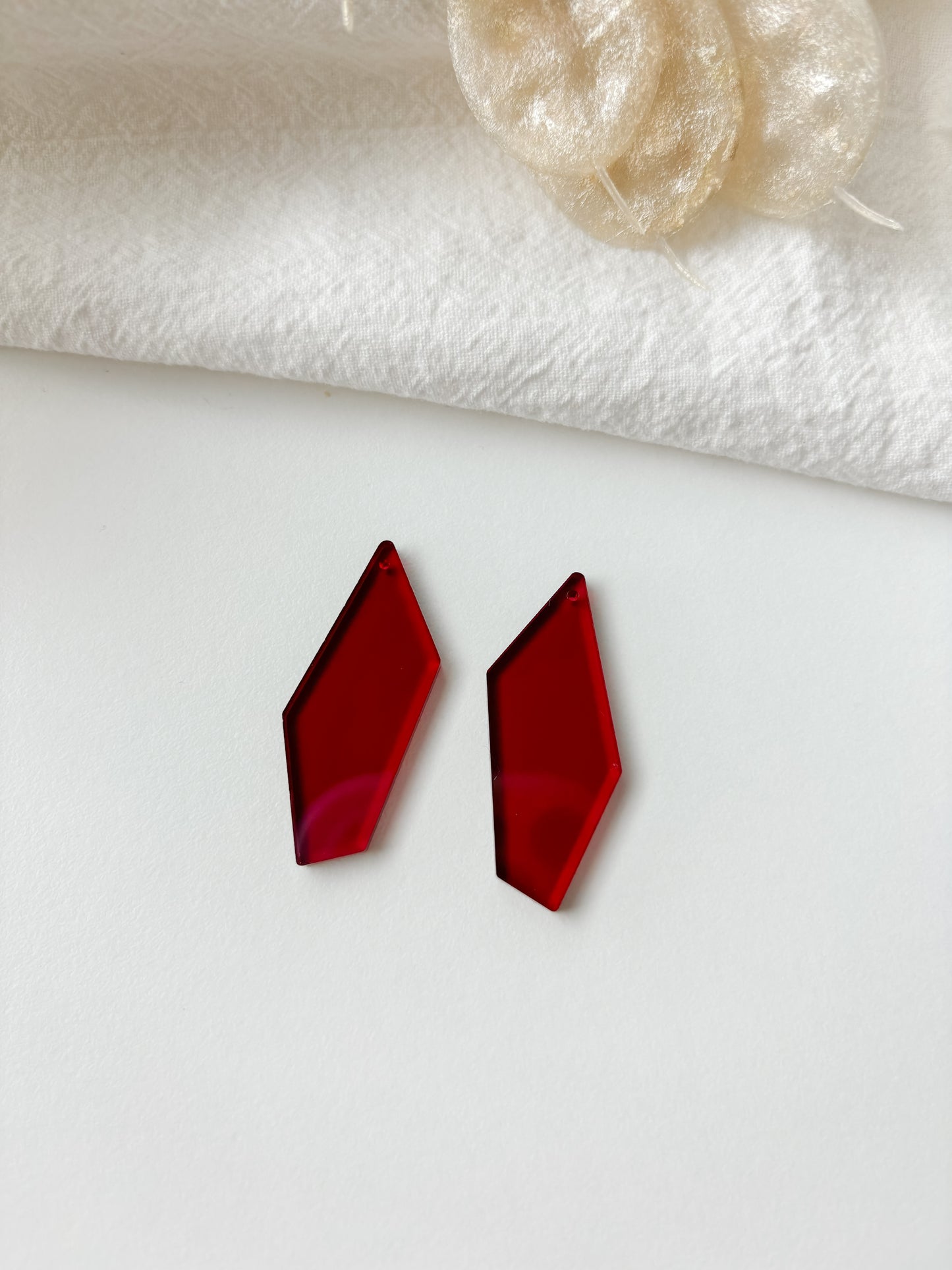 Pendant red transparent 40mm