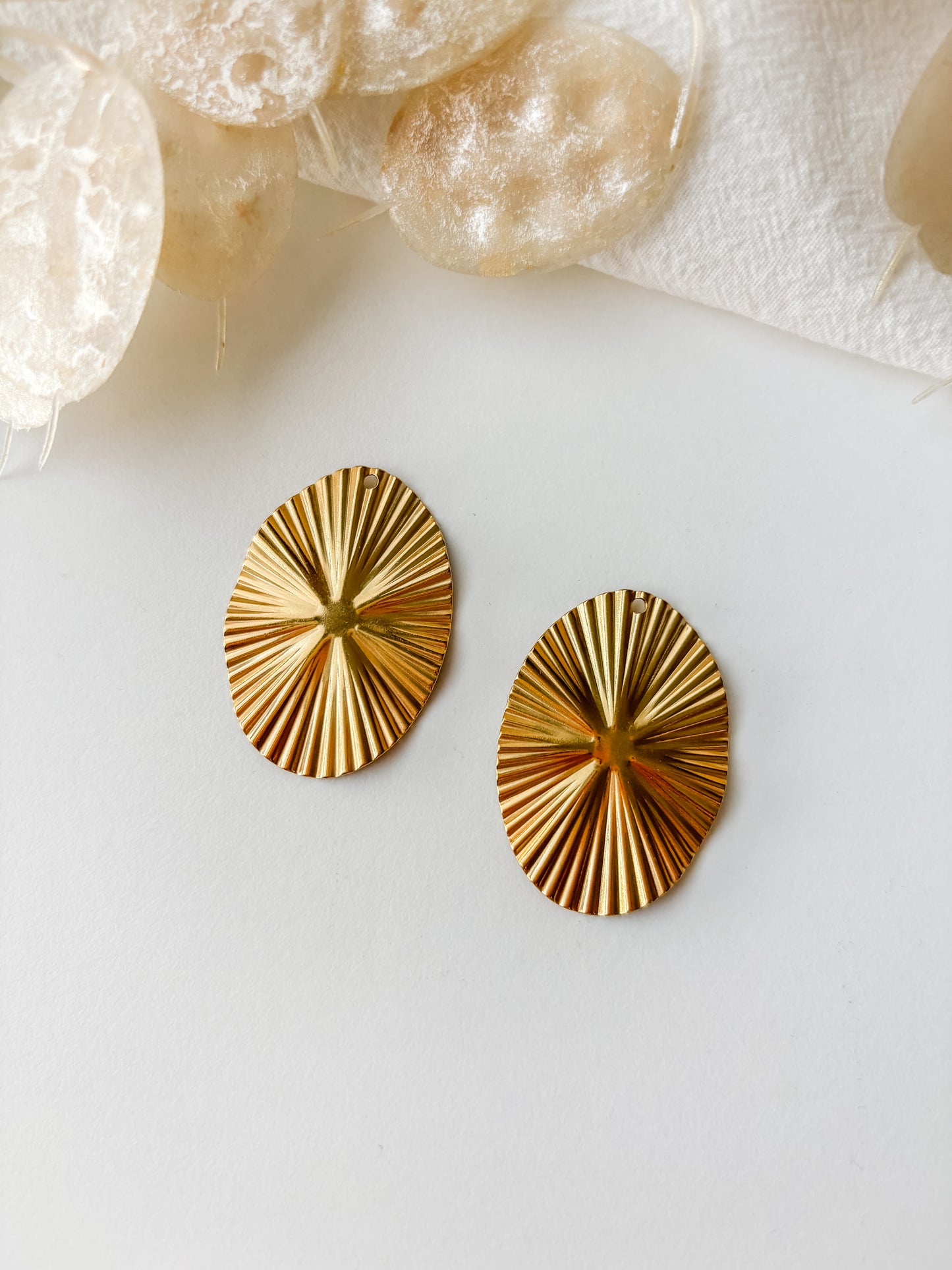 Pendant oval 40x28x1mm RST304, 1pc