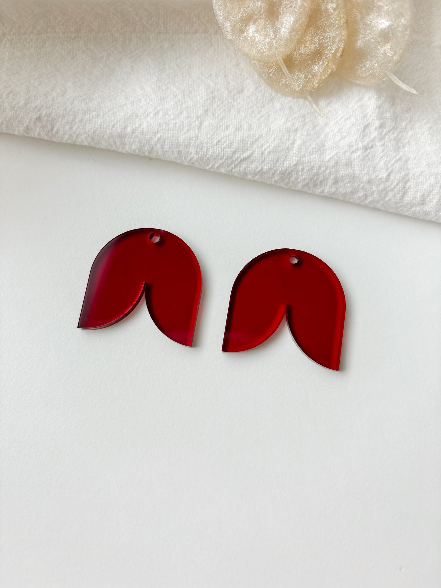 Pendant red transparent 30mm