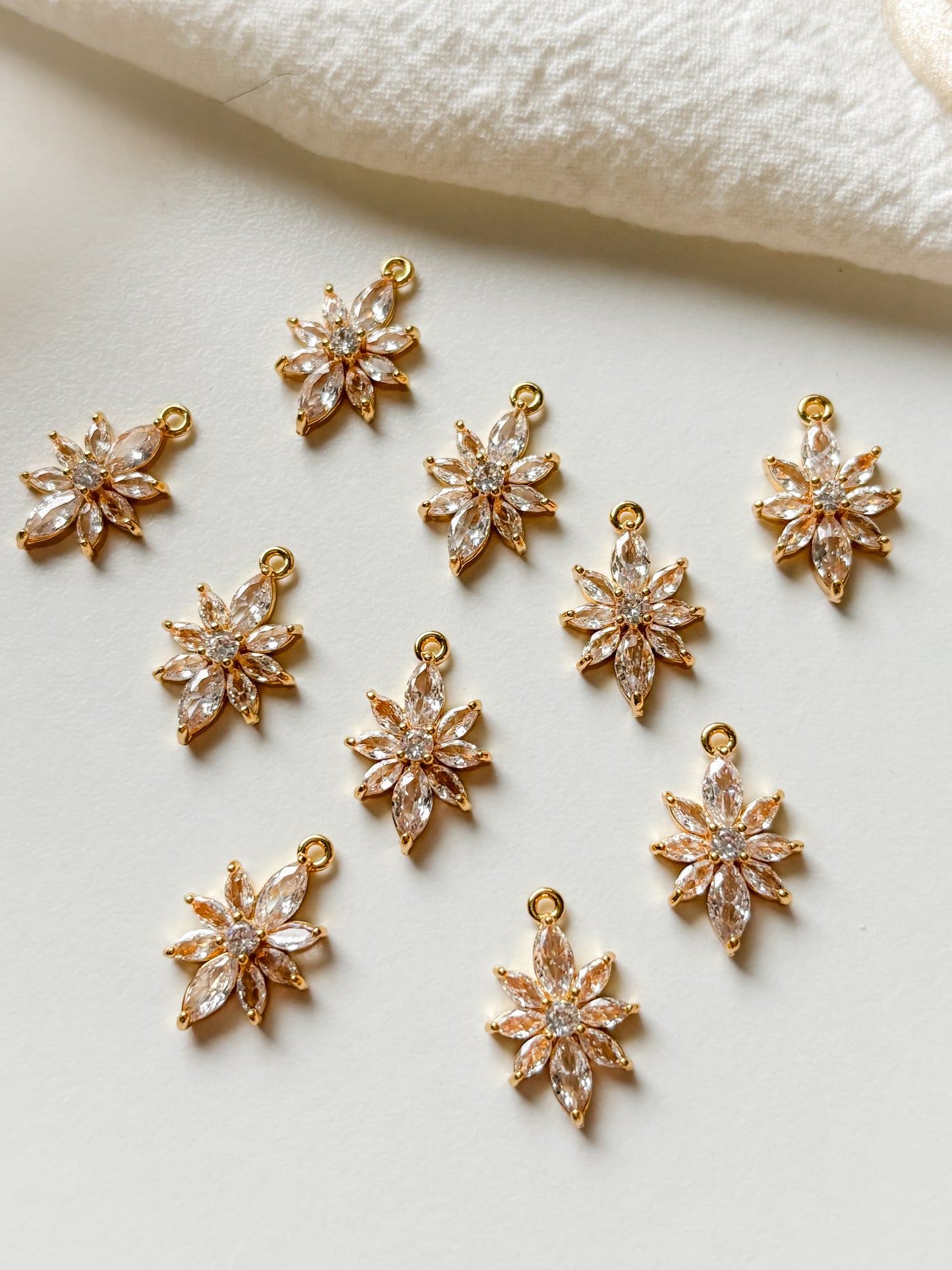 Pendant flower 18x11x4mm, zirconia, 1pc