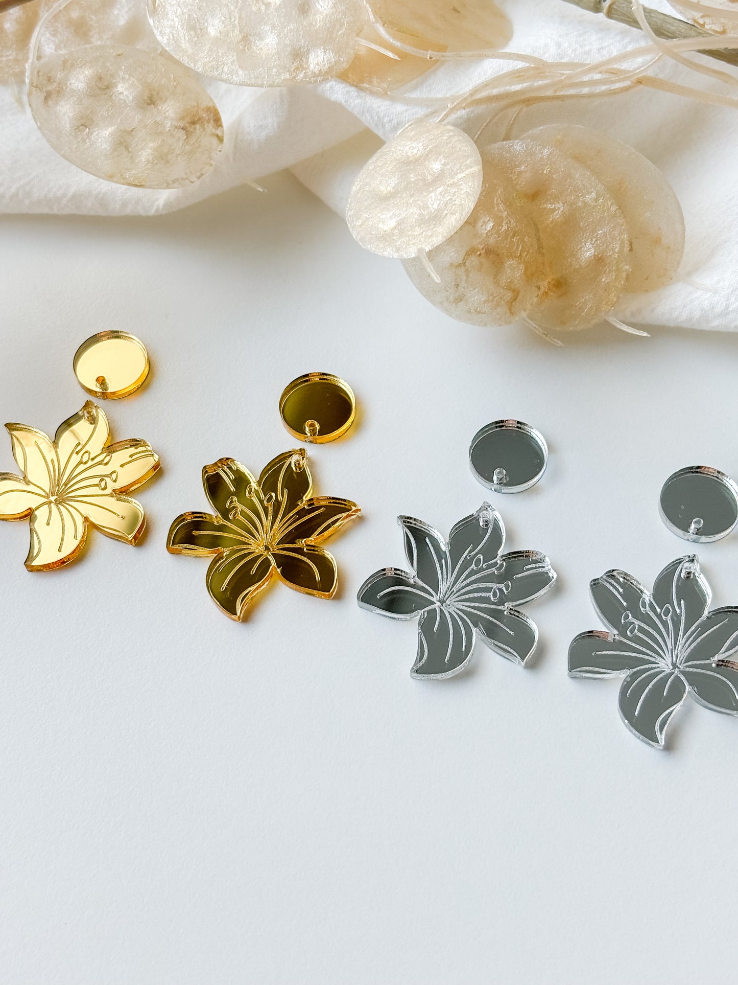 Pendant lily flower set, 1 pair