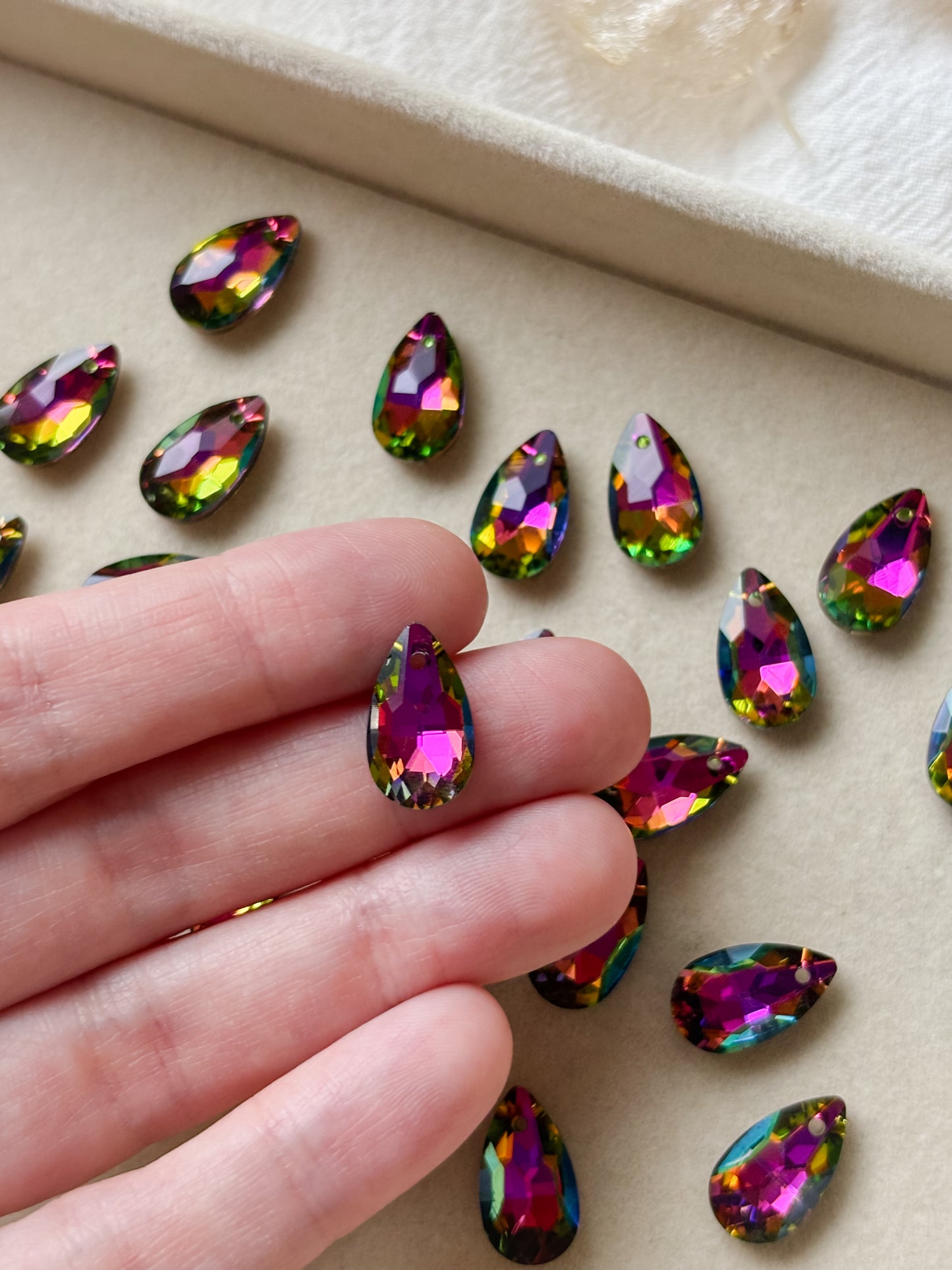 Glass pendant drop 16x9x5mm, 6 pcs