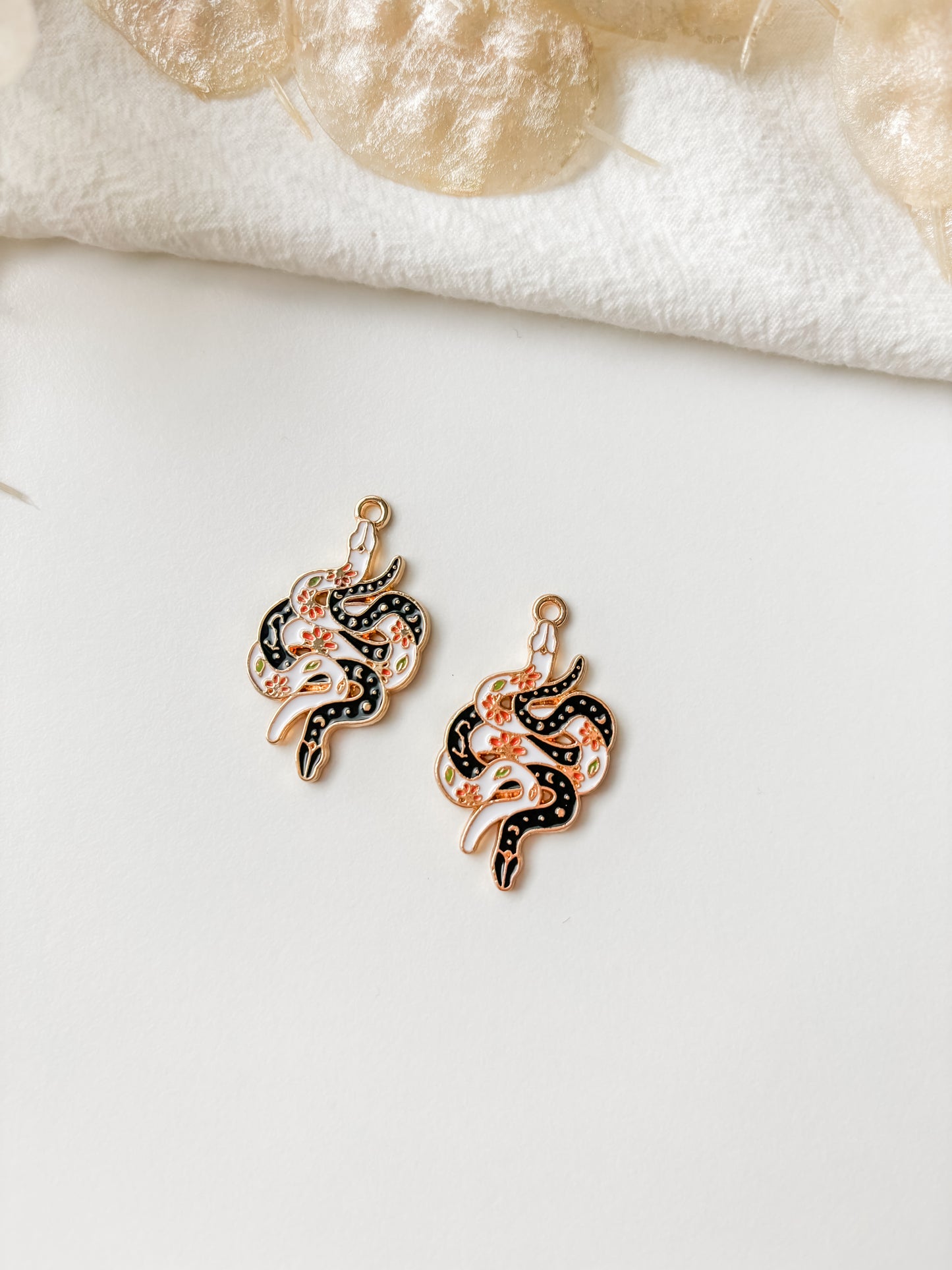 Pendant snake 33.5x18.5x2mm, 1pc