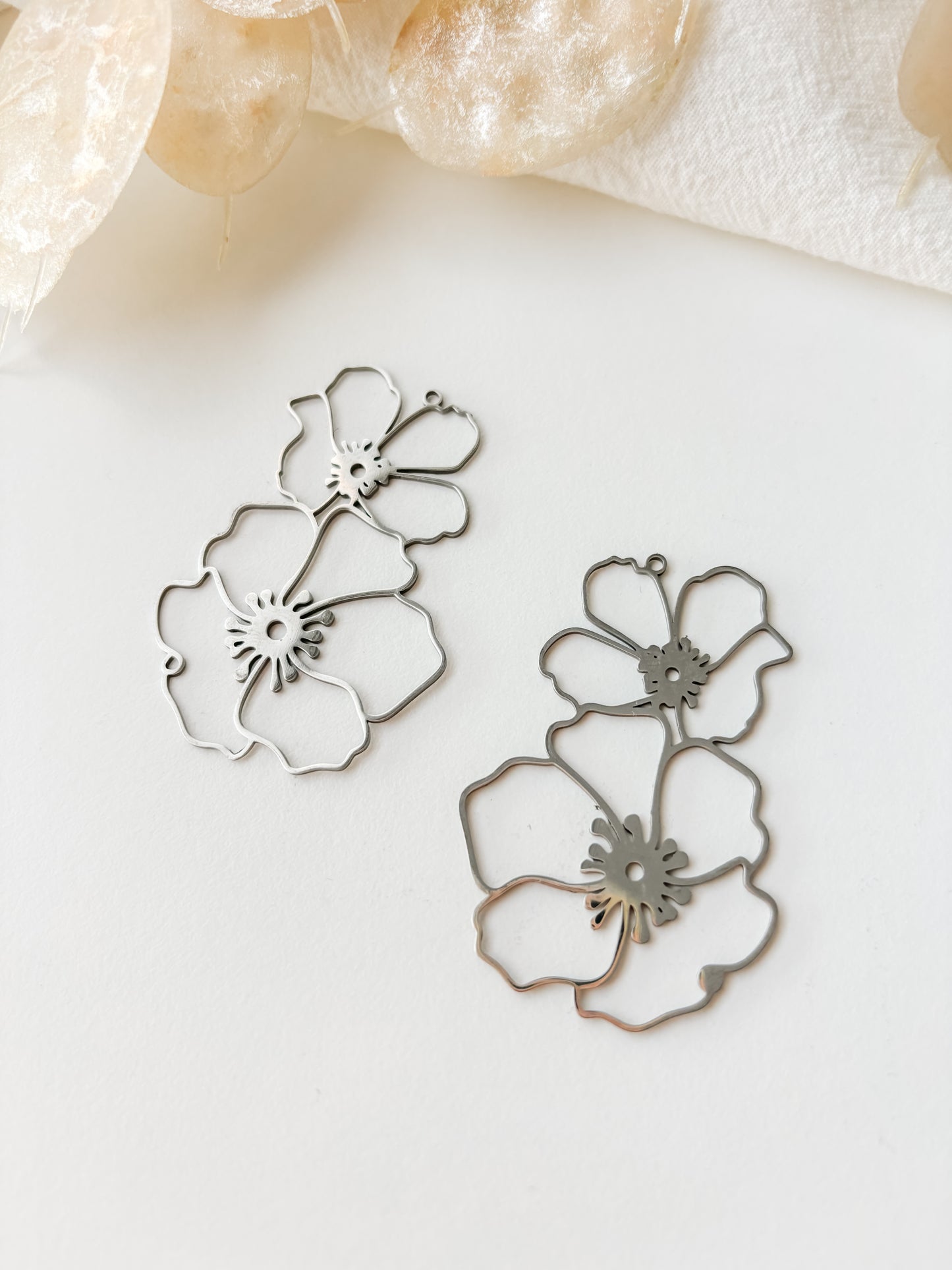 Pendant flower stainless steel 51.5x35x1mm, 1pc