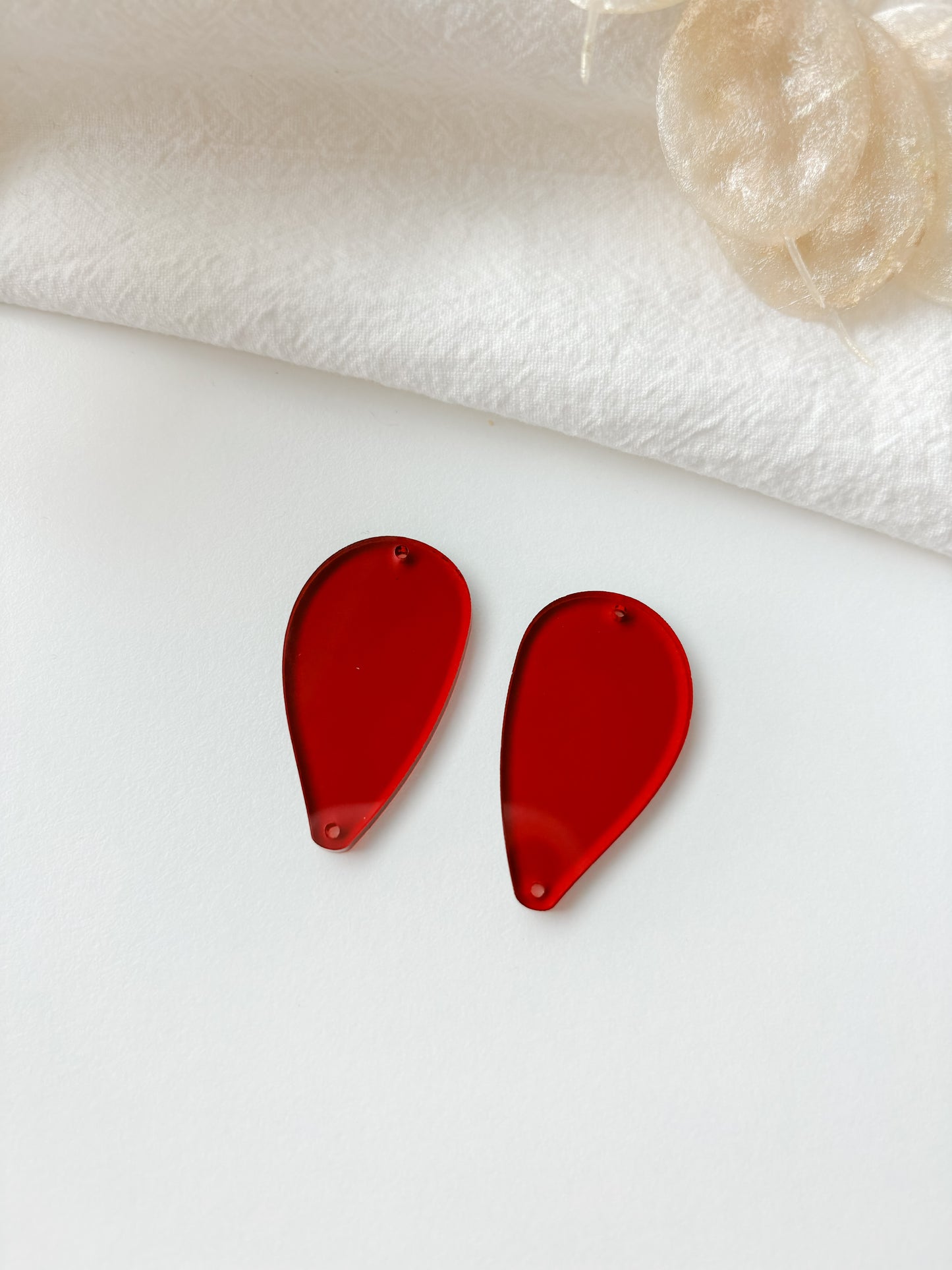 Jewelry divider red transparent 40mm