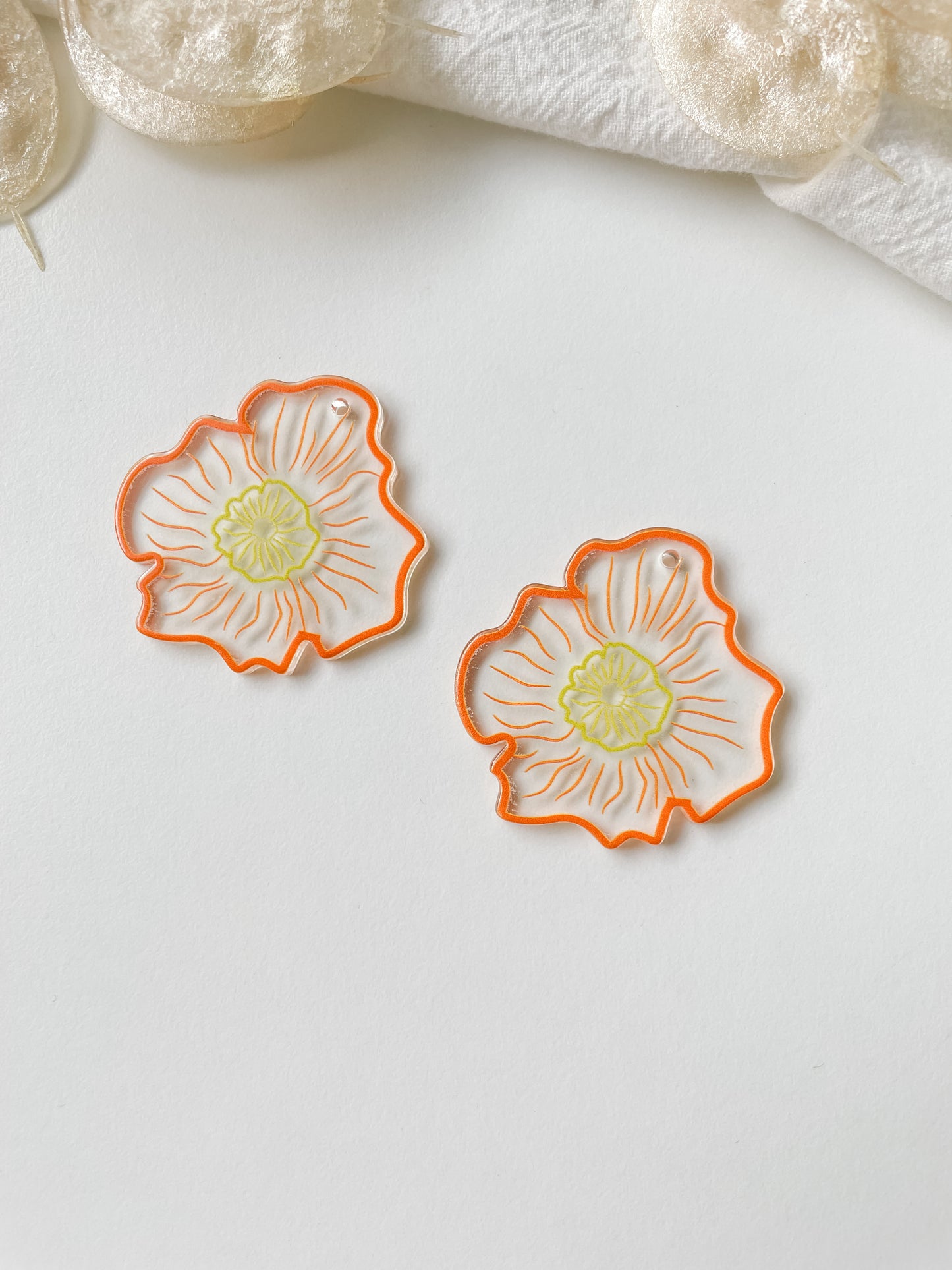 Pendant flower 40x39x2.5mm, 1pc