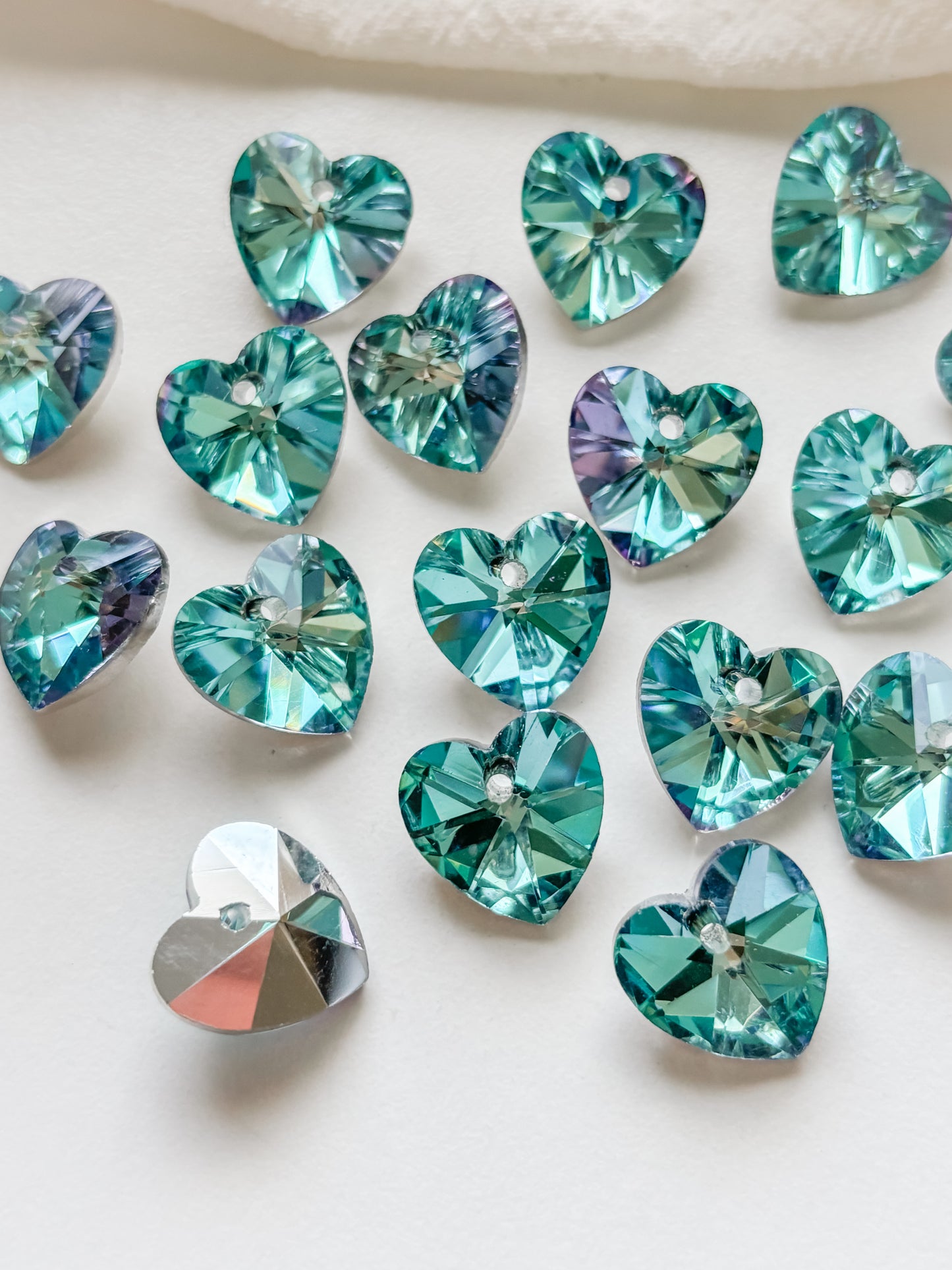 Glass pendant heart 14x8mm, 6pcs